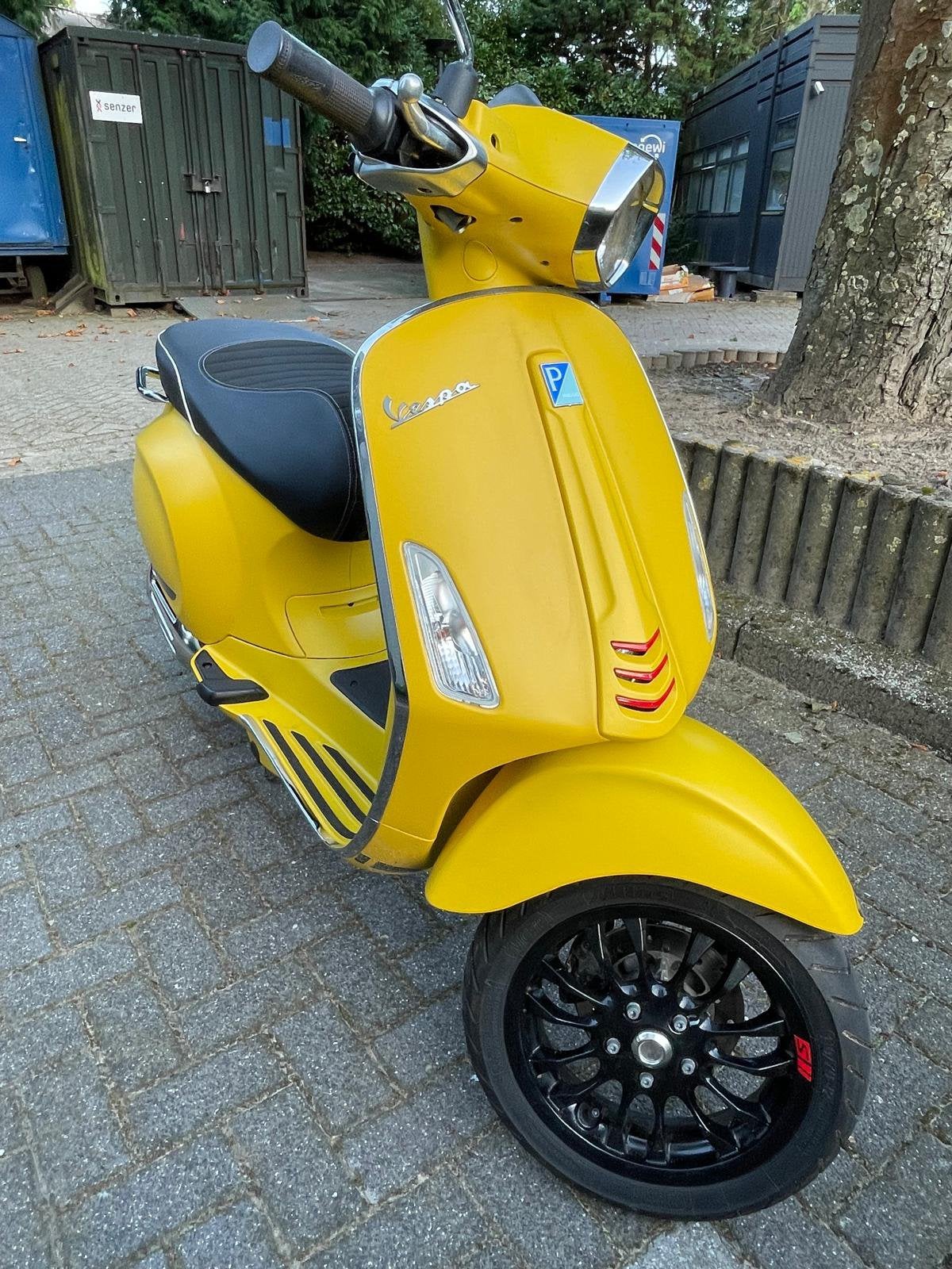 Vespa Sprint Scooter nog geen 2700 km op de klok, Bedrijf, Scooter