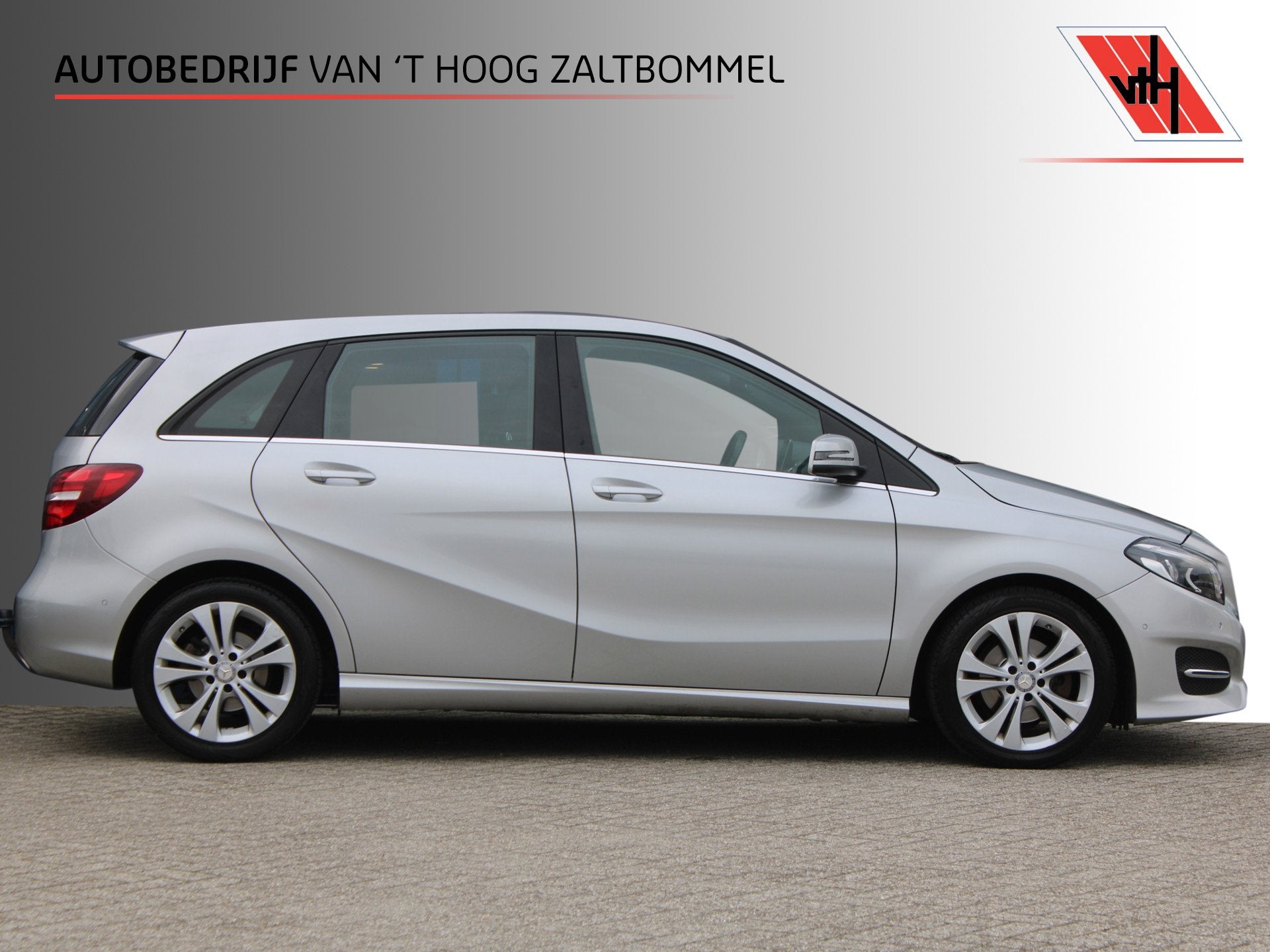 Mercedes-Benz B-Klasse 180 AUT7 Prestige LEDER NAVI CAMERA T, 1325 kg, Gebruikt, 4 cilinders, Automatische klimaatregeling