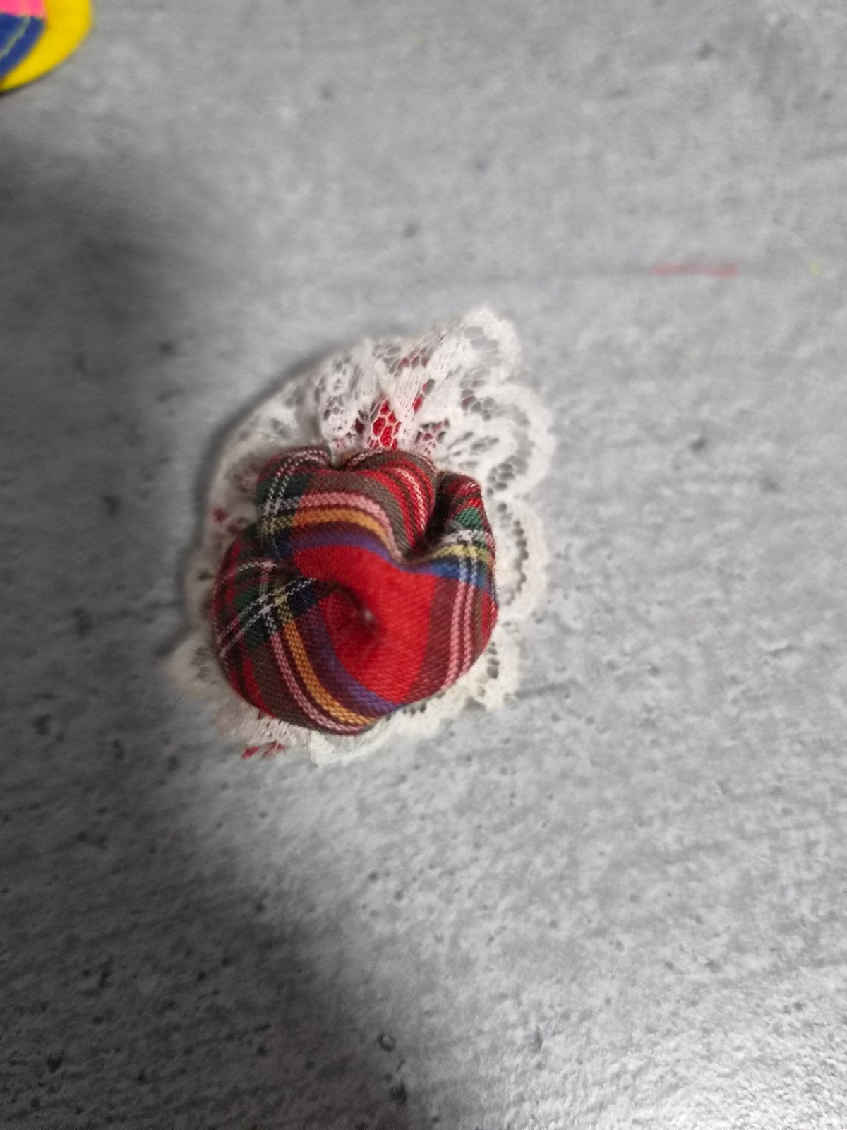 Barbie hoedje rood geruit met kant, Verzamelen, Ophalen of Verzenden, Gebruikt