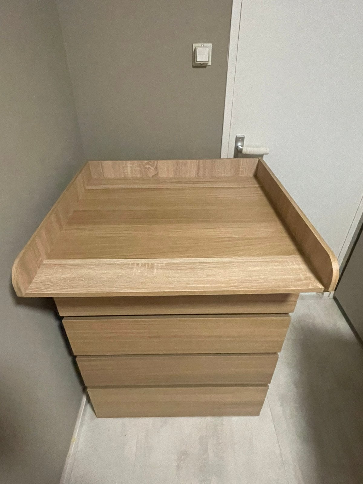 Ikea MALM eiken commode/kast met bladvergroter, Kinderen en Baby's, Kinderkamer | Commodes en Kasten, Ophalen of Verzenden, Zo goed als nieuw
