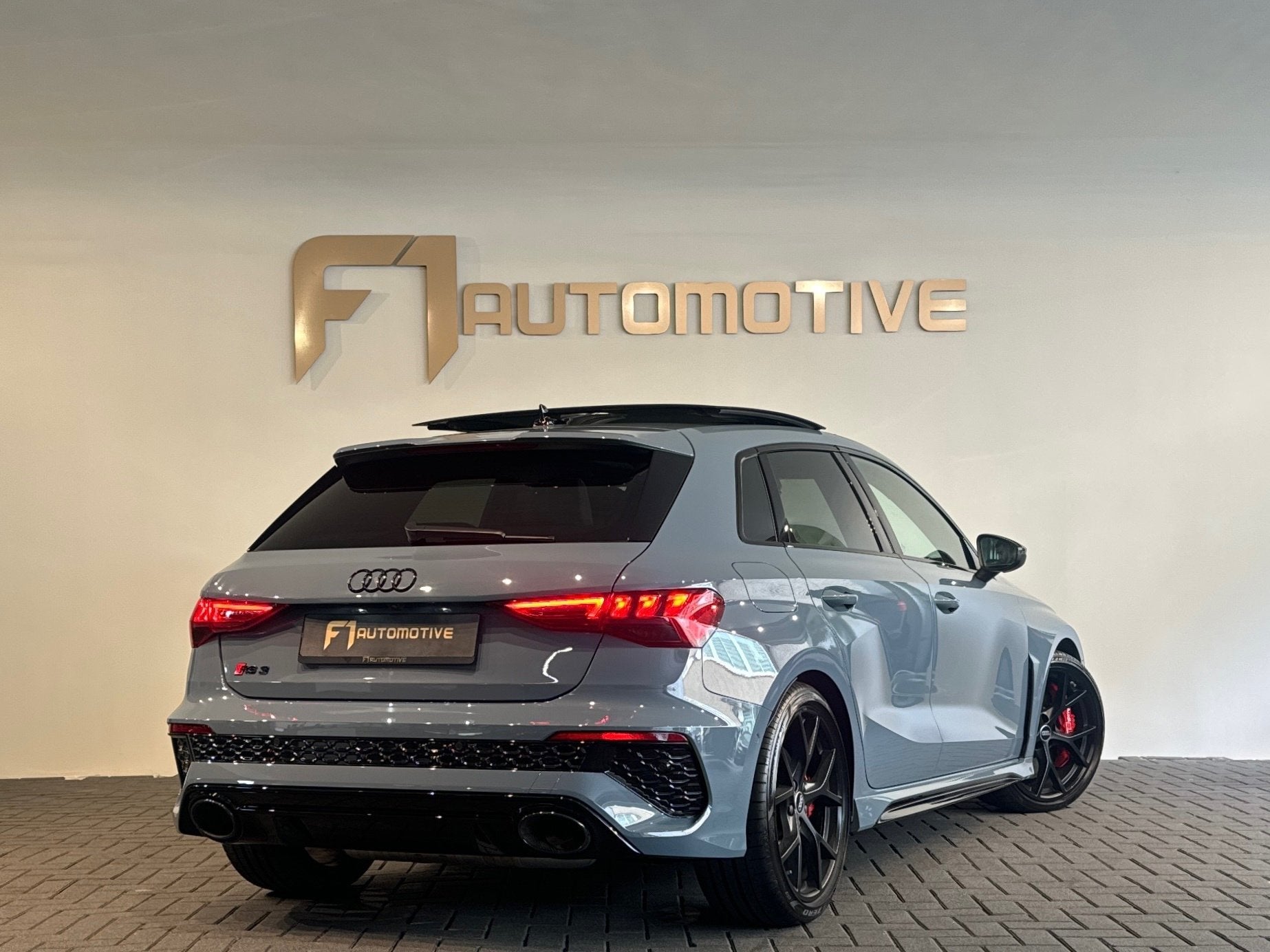 Audi RS3 Sportback 2.5 TFSI quattro Pano|Ceramic|HuD|B&O|VOL, Auto's, Automaat, Dealer onderhouden, Gebruikt, RS3