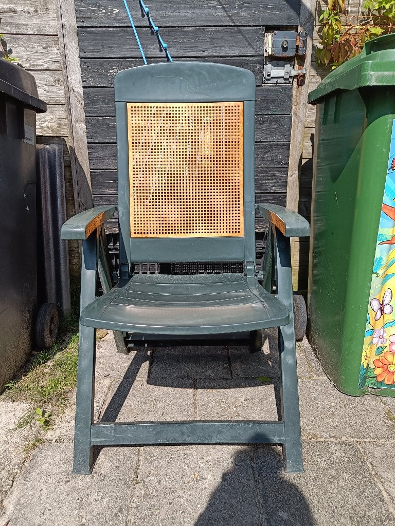 Gratis 2 tuinstoelen, Ophalen, Gebruikt, Kunststof, Inklapbaar
