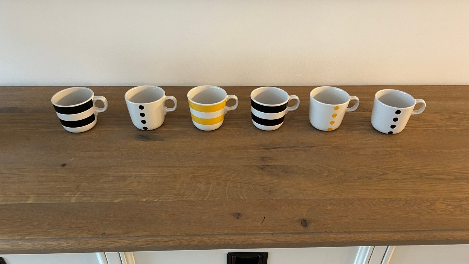 Ikea UNGDOM Kopjes - Zwart, Geel, Wit (per set van 6), Keramiek, Vintage, IKEA, Ophalen of Verzenden