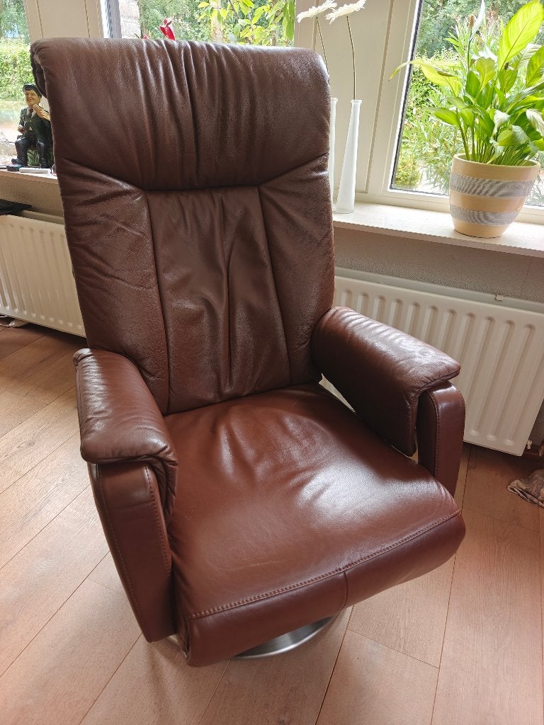 Heerlijke supermooie Prominent Relaxfauteuil met “sta-op”, Huis en Inrichting, Fauteuils, Ophalen, Minder dan 75 cm, Leer, Zo goed als nieuw