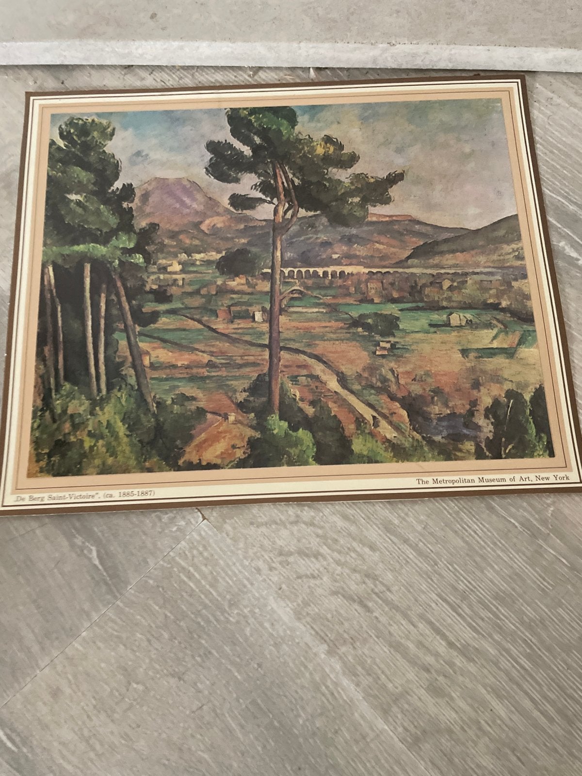 Ingelijste reproductie van De Berg Saint-Victoire, Antiek en Kunst, Impressionistisch, Ophalen of Verzenden, Landschap, Print