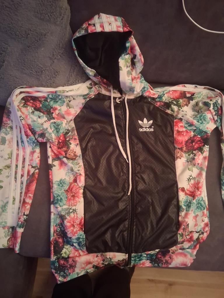 Adidas bloemen sportief vest S/M uit buitenland, Ophalen, Overige kleuren, Adidas, Overige typen