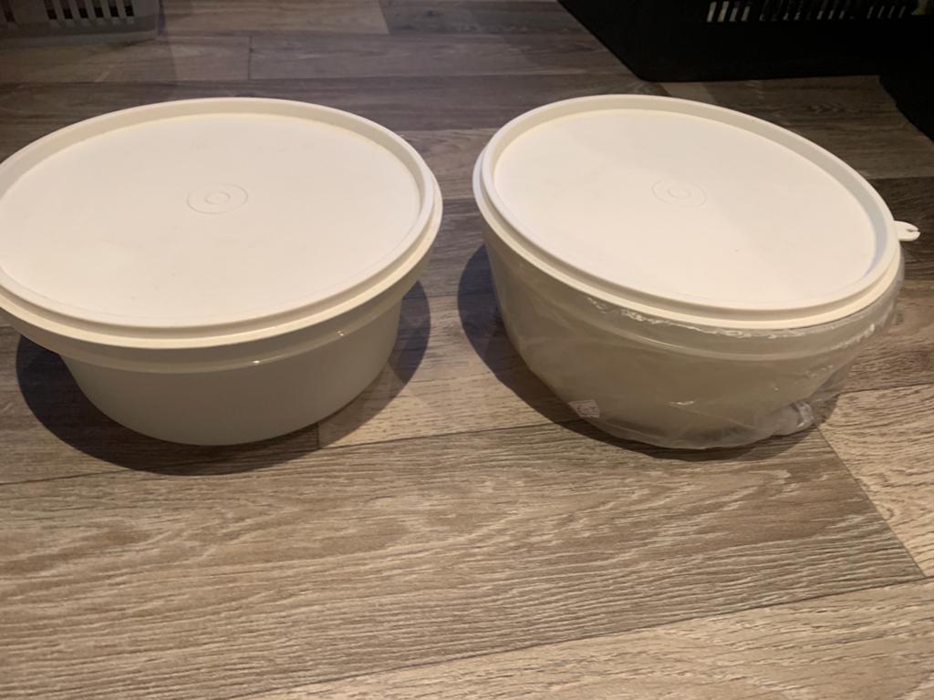 2 grote bakken stevig met goed sluitende deksel, Huis en Inrichting, Keuken | Tupperware, Tupperware, Verzenden, Wit, Nieuw