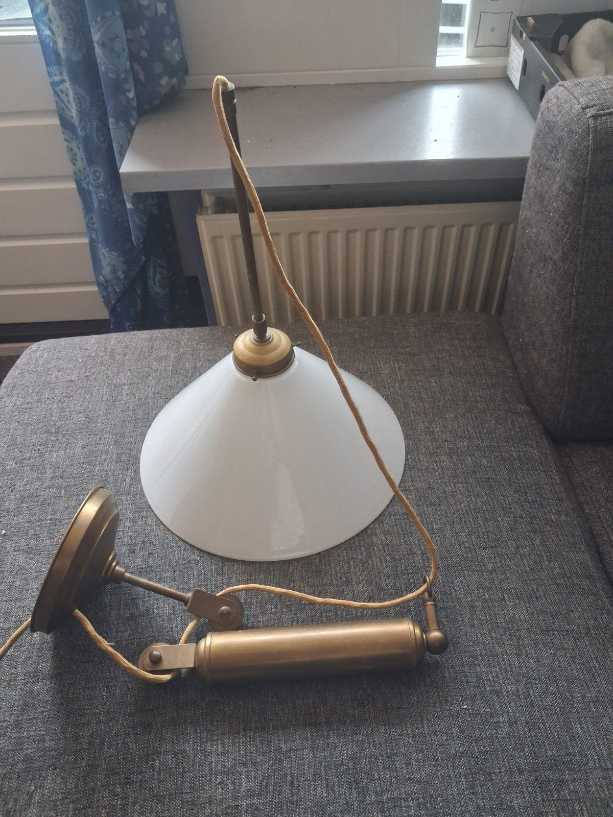 Antieke Messing Hanglamp met Melkglas Kap, Antiek en Kunst, Antiek | Lampen, Ophalen of Verzenden