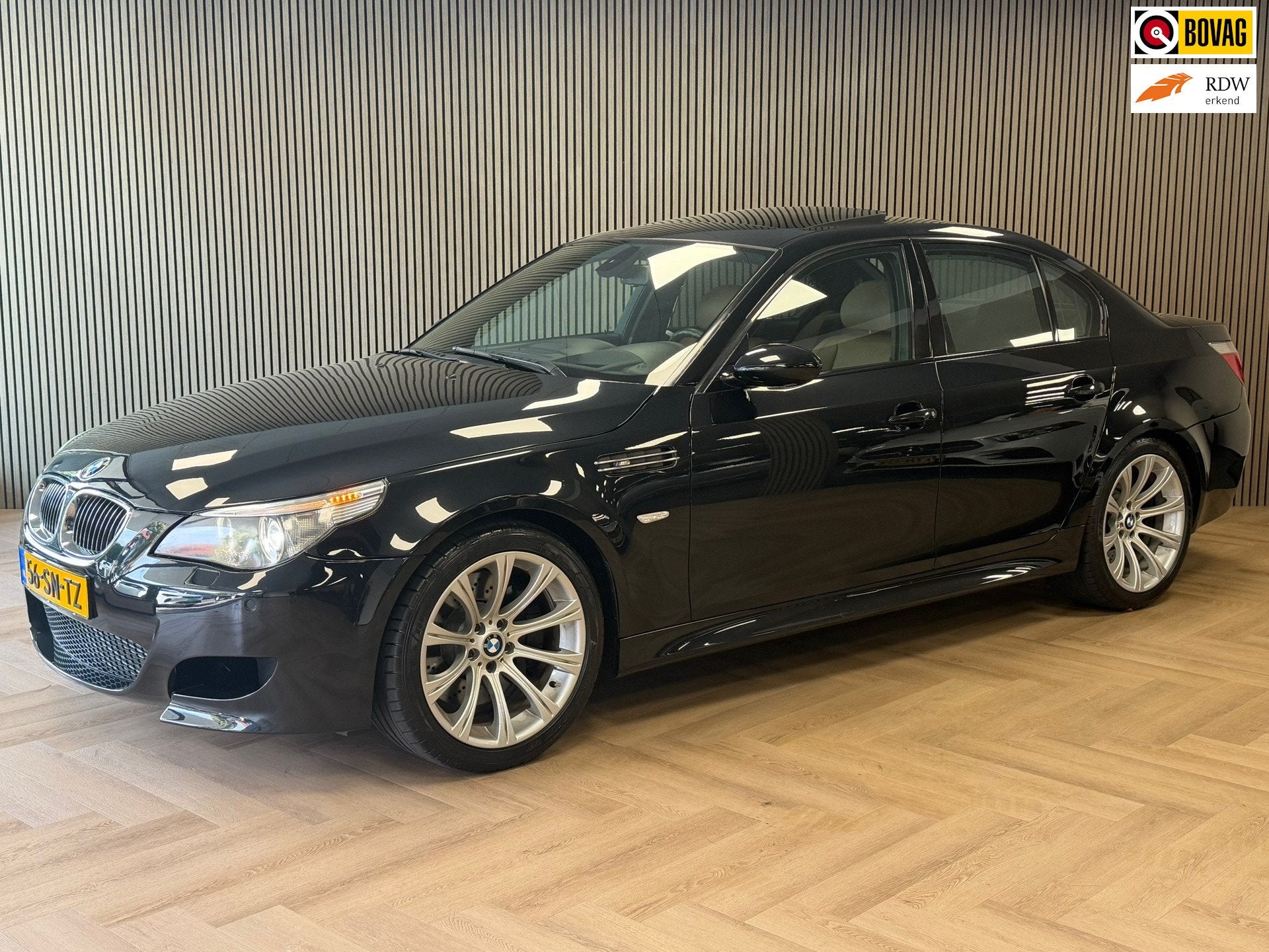 BMW 5-serie M5 SMG AUT. *NL-AUTO*NAP* SCHUIFDAK HEAD-UP DISP, Automaat, 1730 kg, Achterwielaandrijving, Gebruikt