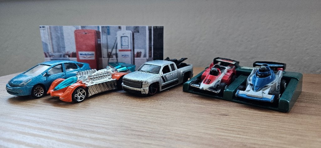 Set van 3 speelgoedauto's en 2 formule 1 autootjes (Sint?), Ophalen of Verzenden, Gebruikt