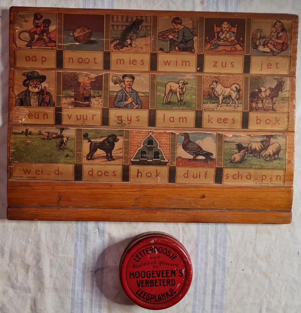 Antieke houten Aap-Noot-Mies leesplankje met letterblik, Antiek en Kunst, Antiek | Speelgoed, Ophalen of Verzenden