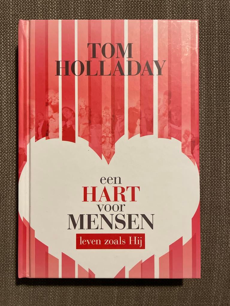 T. Holladay - Een hart voor mensen, Boeken, Godsdienst en Theologie, Zo goed als nieuw, Christendom | Protestants, Ophalen of Verzenden