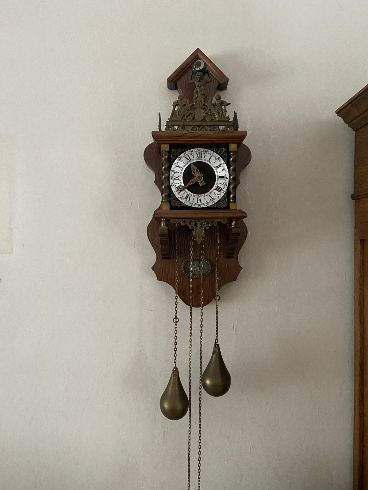Wandklok met Gewichten, Ophalen