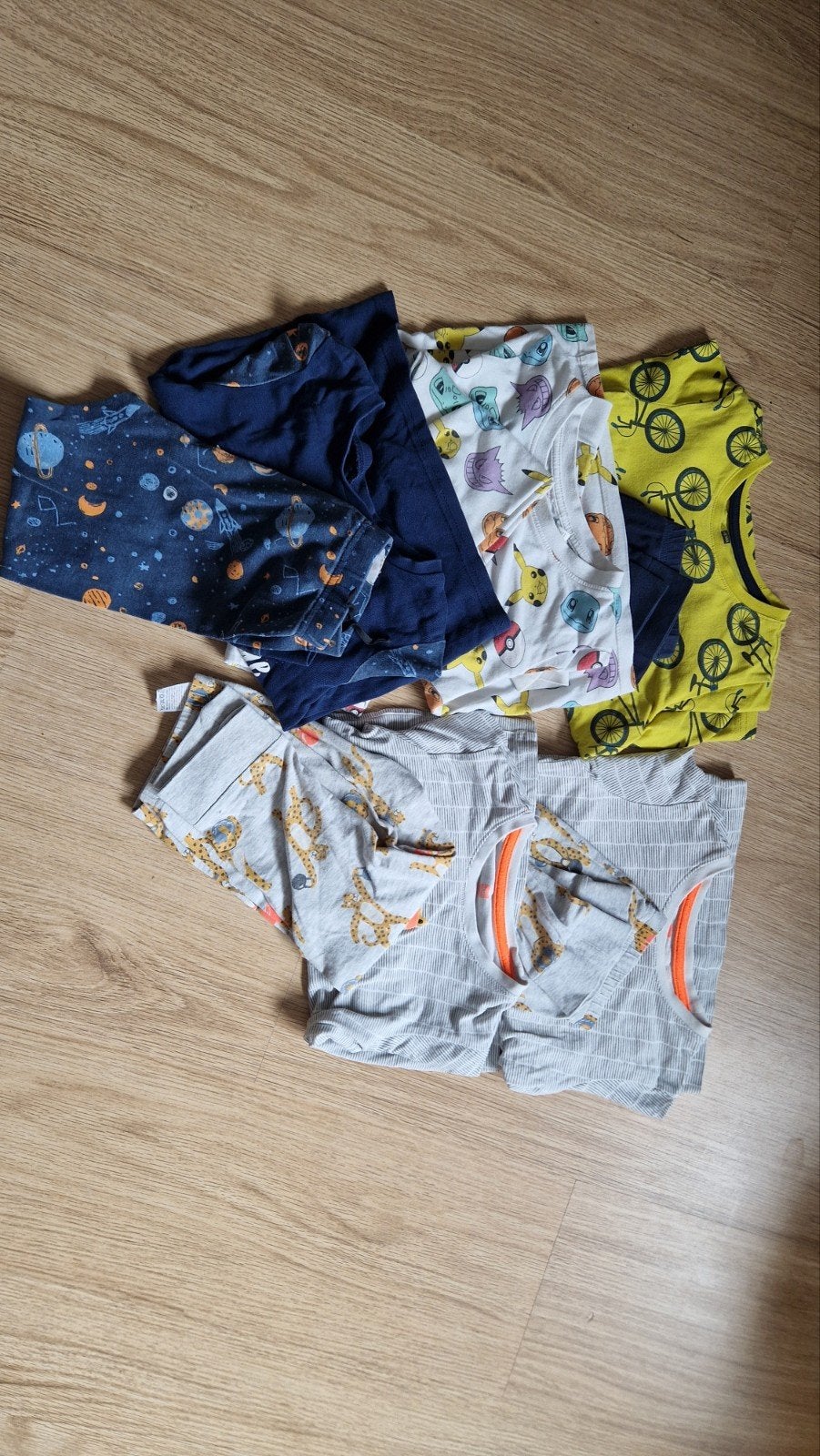 Zomer en Winter pyjamas Hema & gratis diverse kleding, Ophalen of Verzenden, Jongen