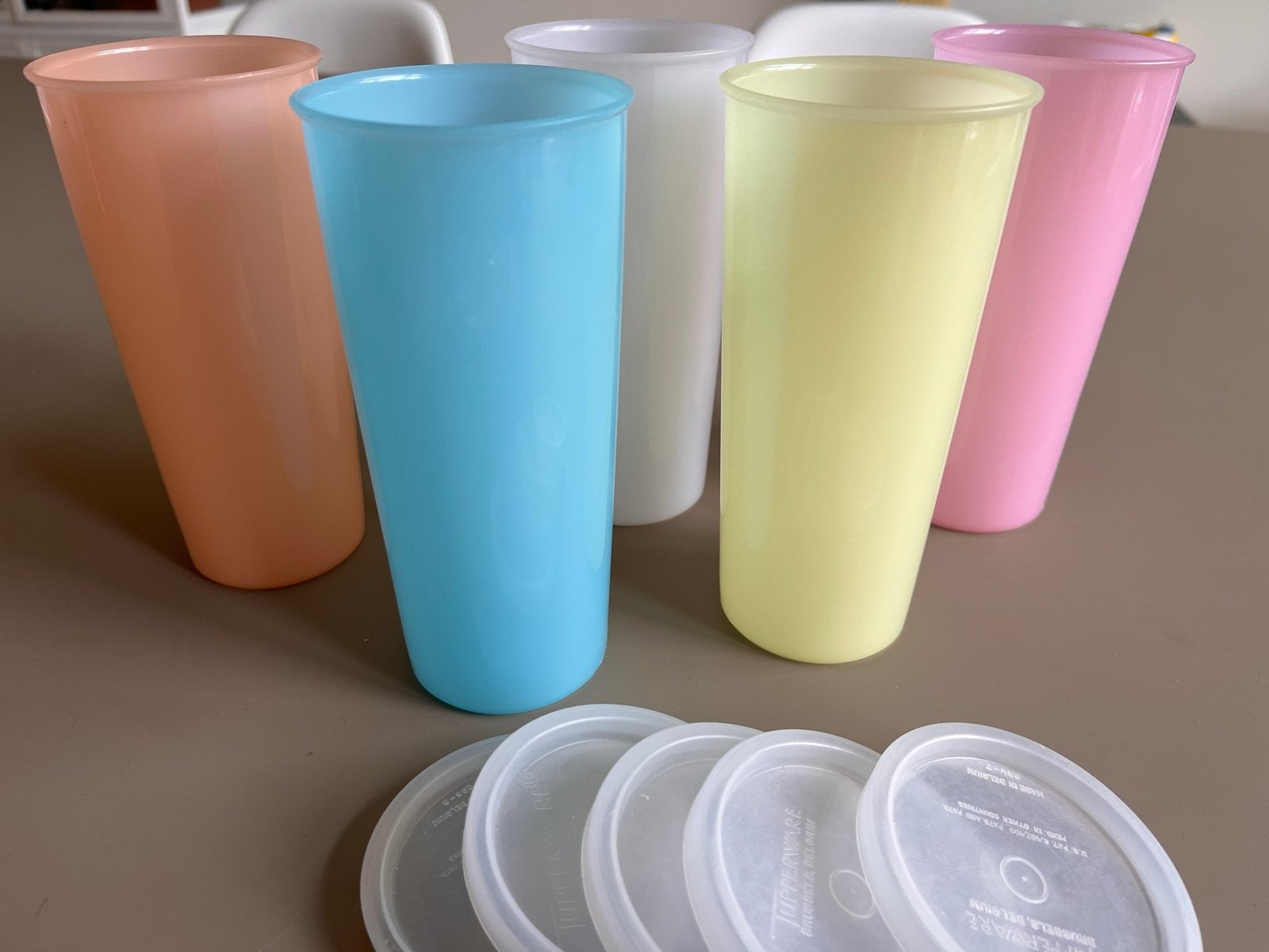 Tupperware bekers , set van 5, zo goed als nieuw, Overige kleuren, Beker of Kan, Zo goed als nieuw, Met deksel