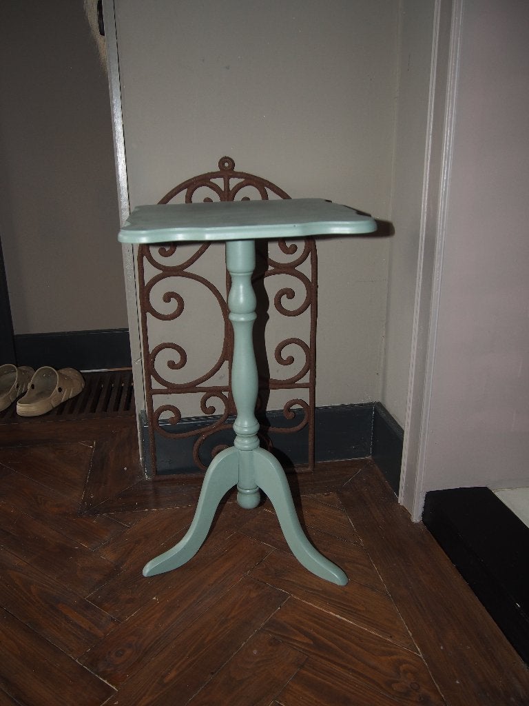 Groene brocante bijzettafel op driepoot, Ophalen
