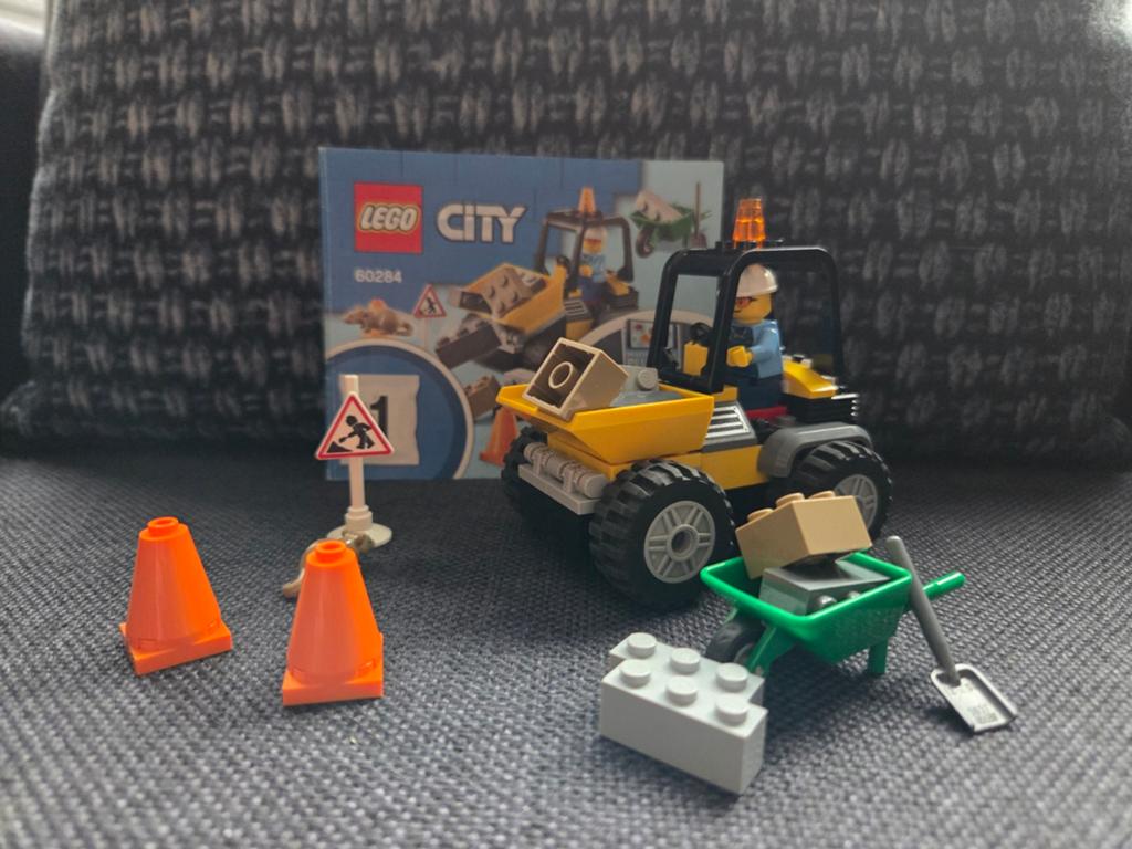 LEGO City Wegenbouwtruck 60284 met minifiguur en accessoires, City, Lego, Ophalen of Verzenden, Complete set