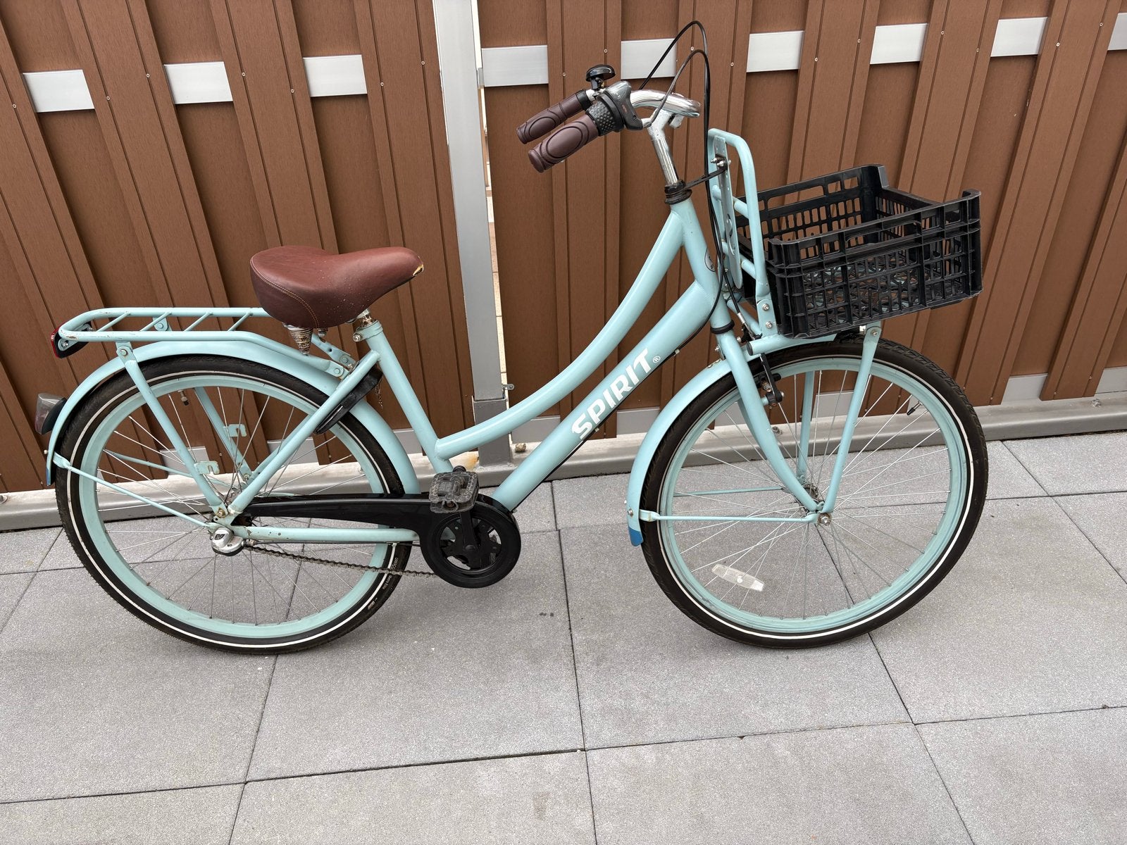Spirit fiets 26” met voordrager en mandje, Fietsen en Brommers, Fietsen | Dames | Damesfietsen, Velgrem, Minder dan 47 cm, Ophalen