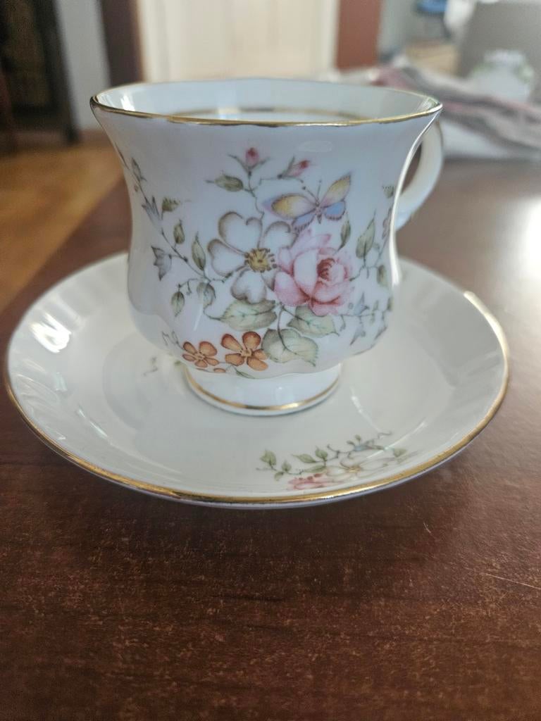 Balmoral Castle Bone China Kop en Schotel - Bloemmotief, Ophalen of Verzenden