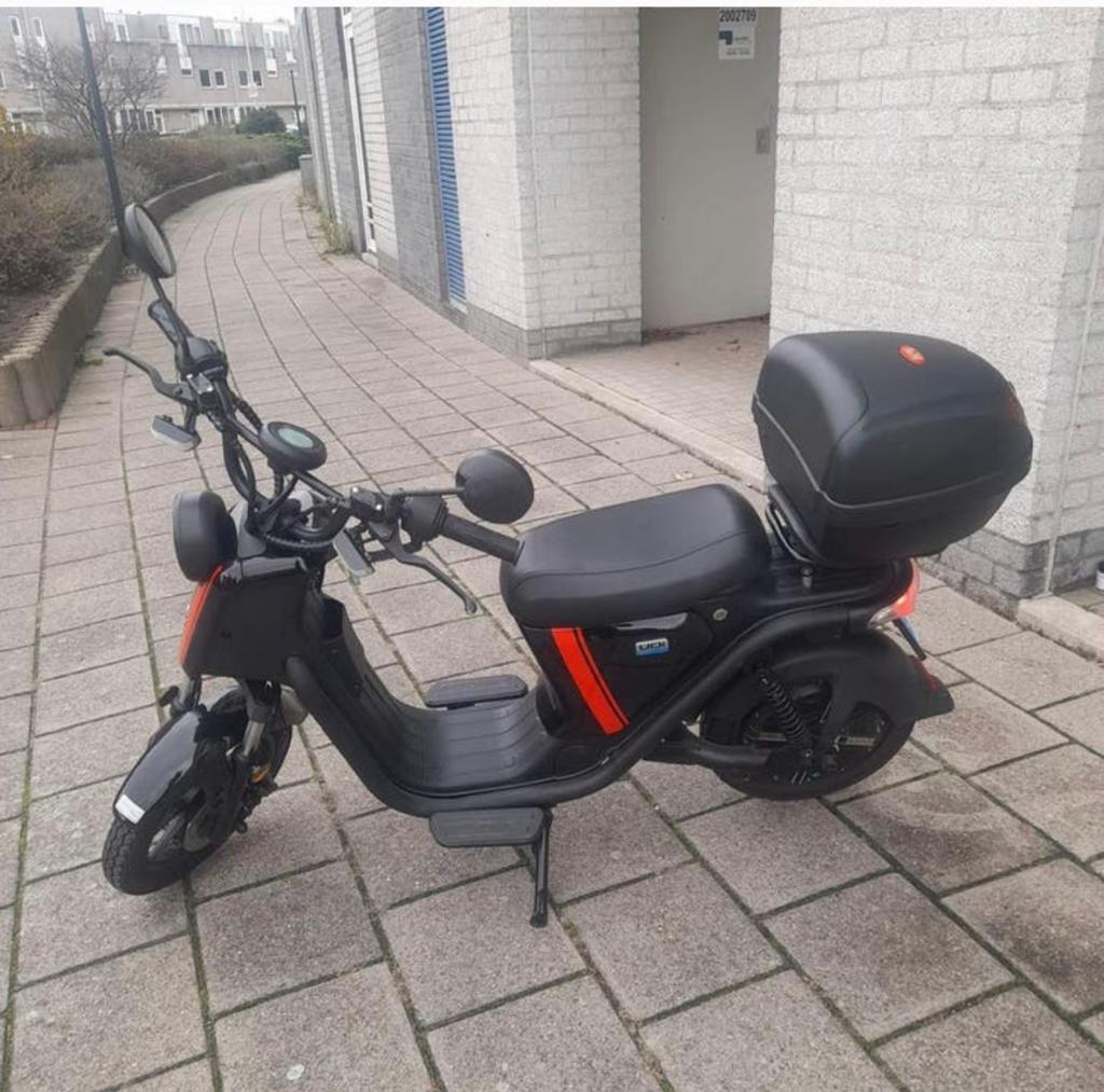 Niu Elektrische Scooter, Fietsen en Brommers, Snorfietsen en Snorscooters, Elektrisch, Zo goed als nieuw, Ophalen, Overige merken