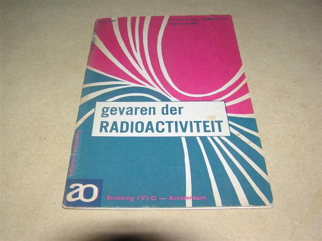 Gevaren der radioactiviteit. AO-boekje 697.(P2), Ophalen of Verzenden, 20e eeuw of later, Gelezen, Europa