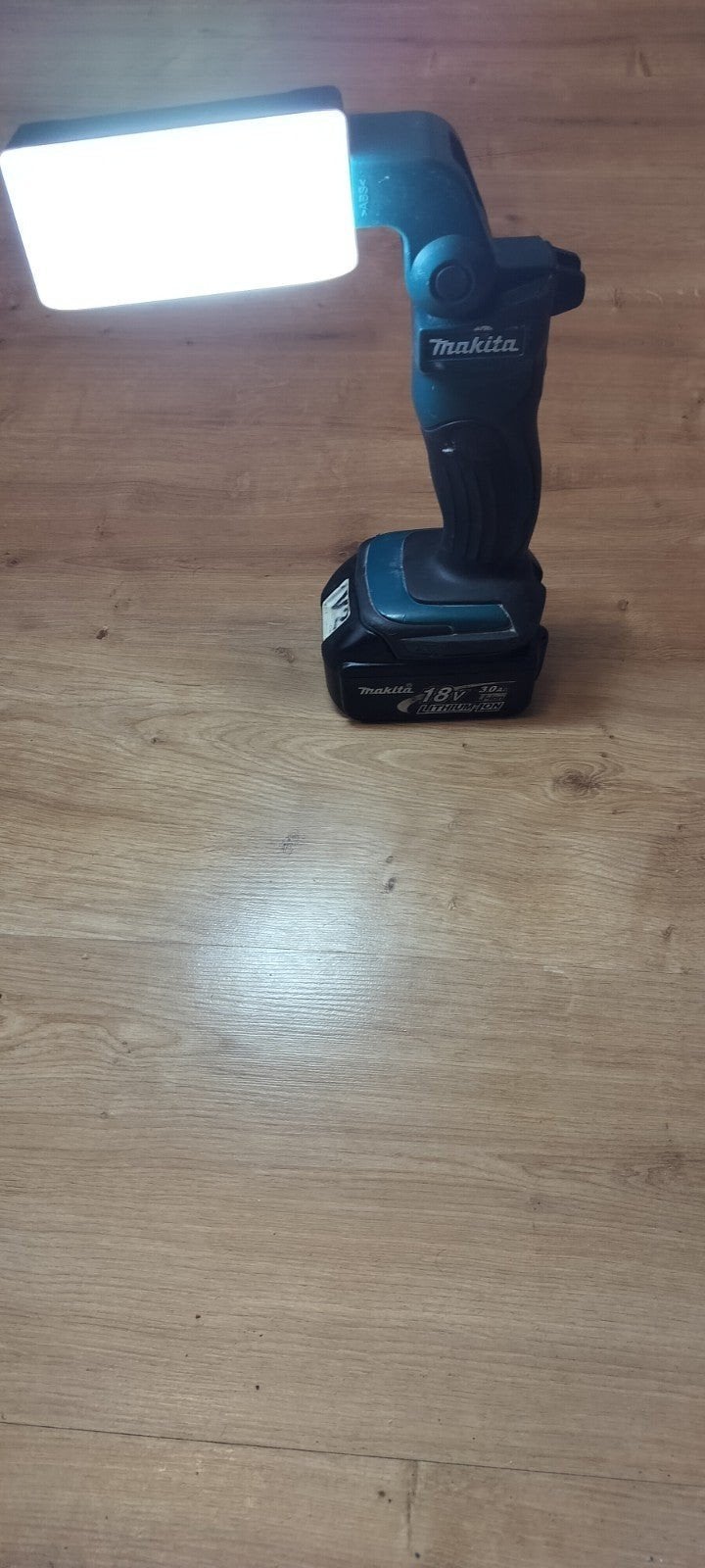 Makita 18v lampje, Ophalen of Verzenden, Zo goed als nieuw, Minder dan 50 watt, Lamp