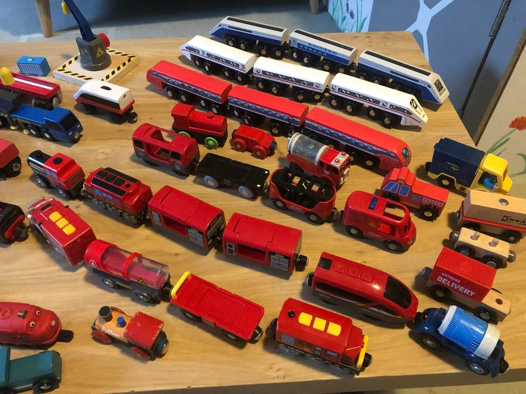 Houten treinbanen met wagonnetjes waaronder Thomas, Ophalen, Gebruikt
