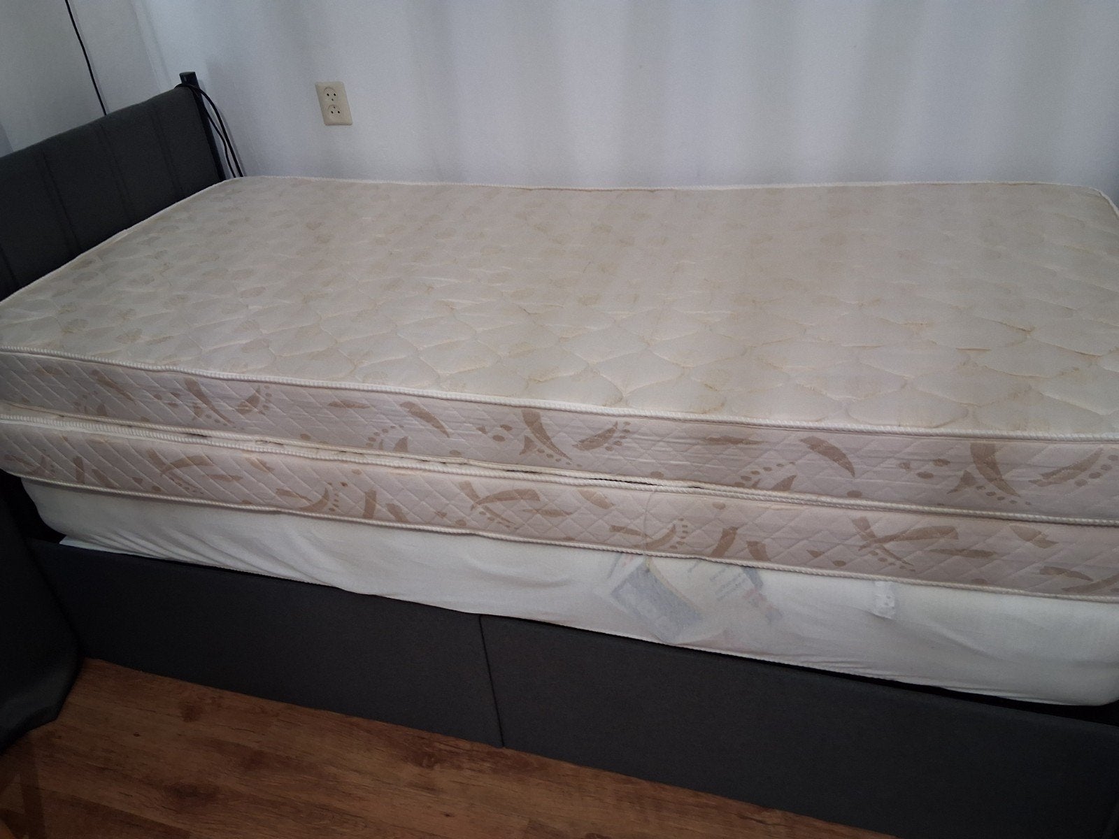 Matras(schuim) 90cm x 200cm  2,50€ perstuk, Huis en Inrichting, Slaapkamer | Matrassen en Bedbodems, Ophalen, Zo goed als nieuw