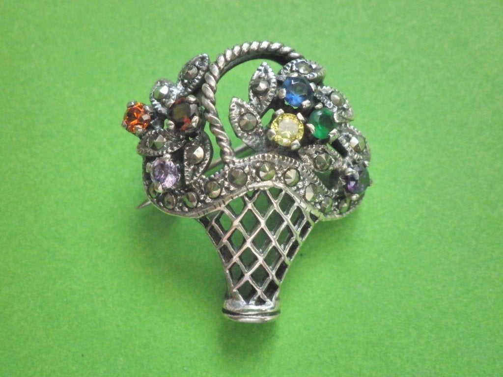 Mooie fijne Zilveren Broche - Mandje met Bloemen gekleurde, Verzenden, Zilver, Broche, Met edelsteen