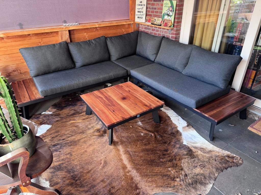 Loungeset met gratis tafel, Ophalen, Zo goed als nieuw