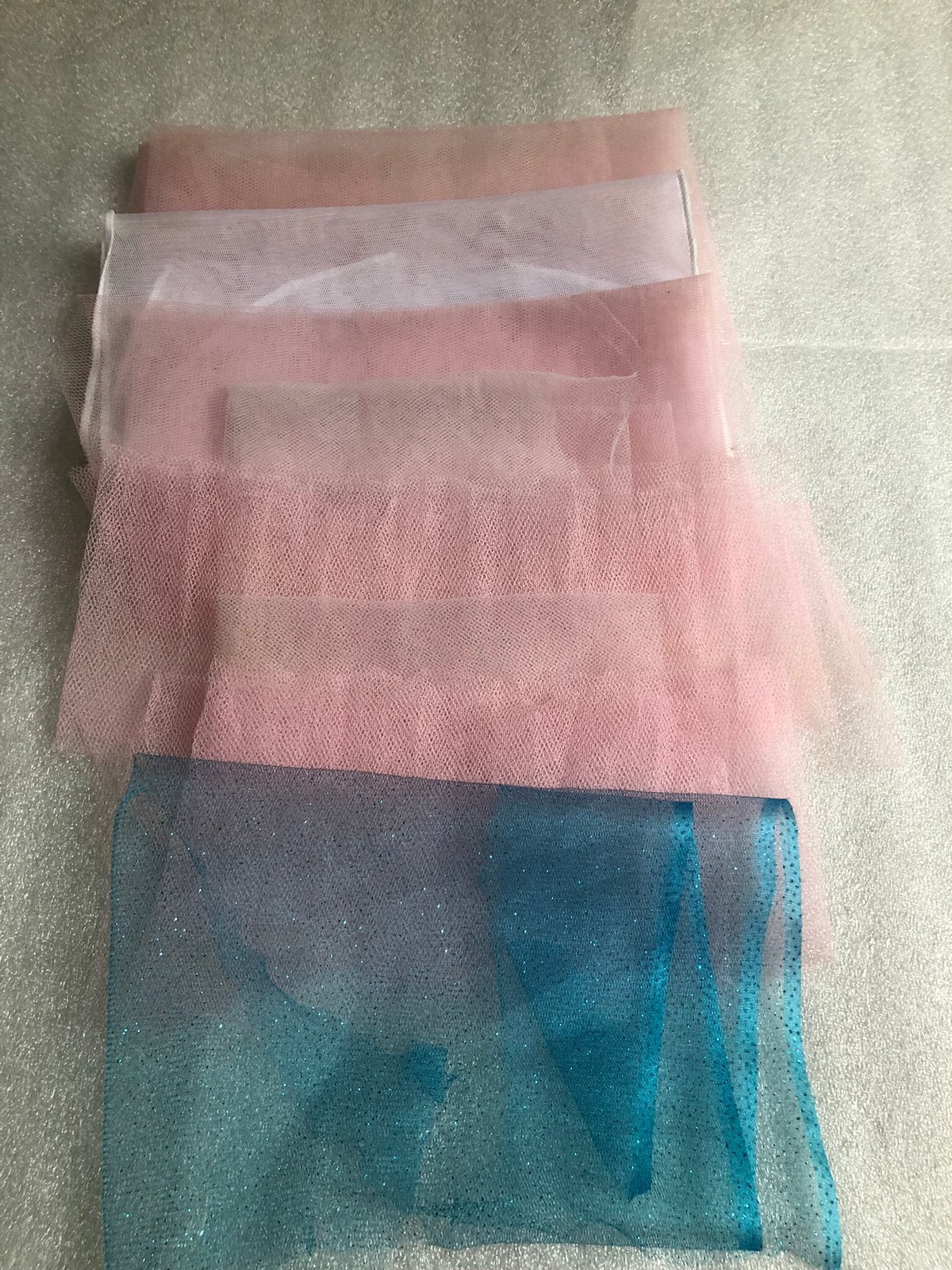 Tulle - RESTANT - OFFCUT - DIVERSE KLEUREN, Hobby en Vrije tijd, Stoffen en Lappen, Overige kleuren, 120 cm of meer, 200 cm of meer