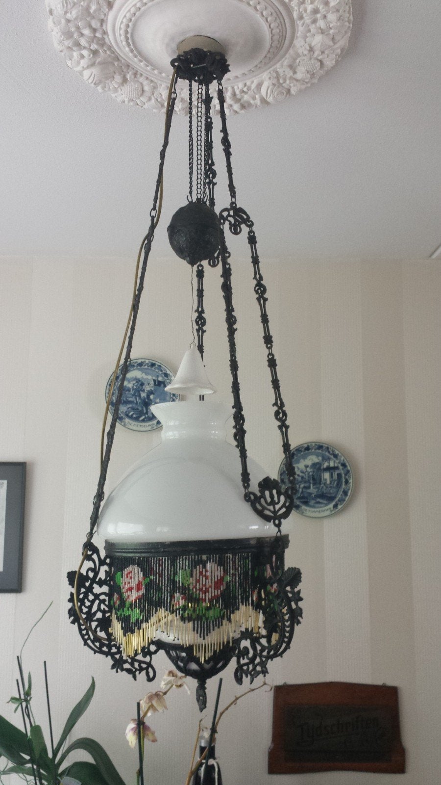 Antieke hanglamp met glazen kap en kralenrand, Antiek en Kunst, Ophalen