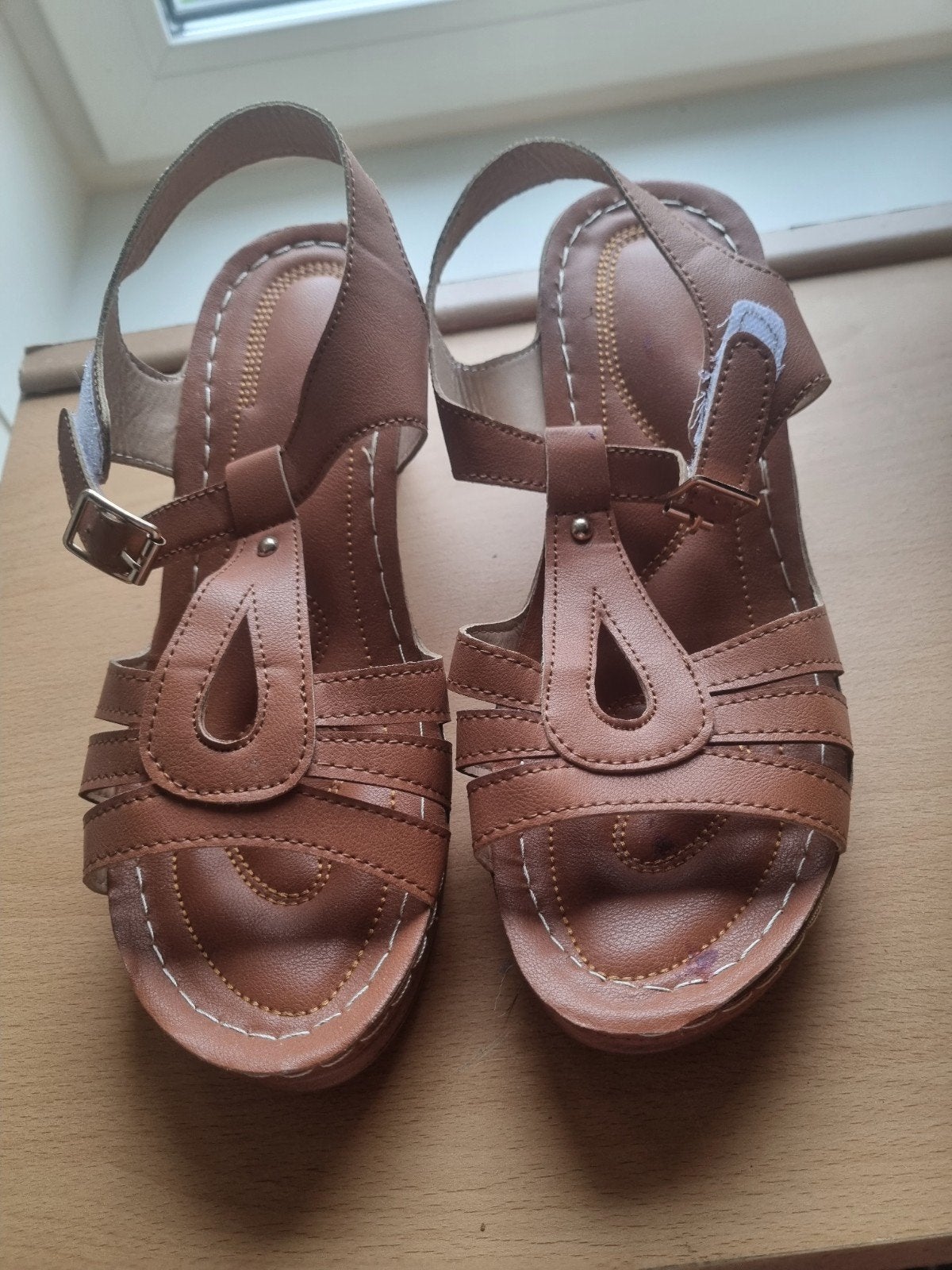 Bruine sandalen met hak - Maat 42, Kleding | Dames, Bruin, Zo goed als nieuw, Sandalen of Muiltjes, Ophalen of Verzenden