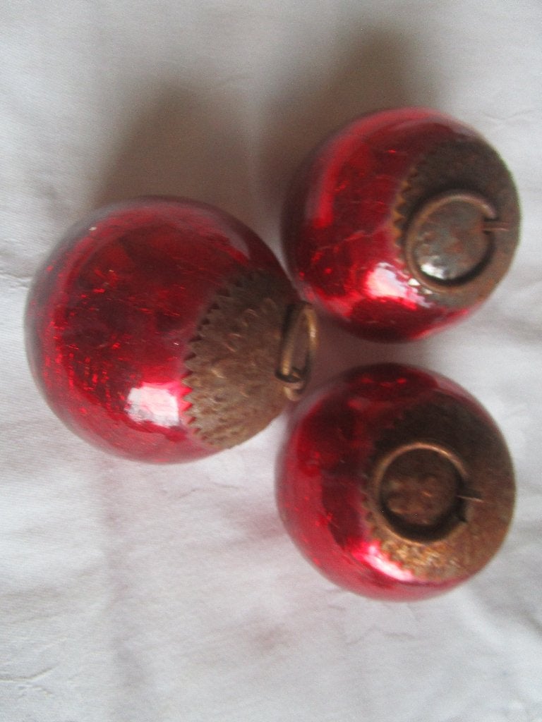 3 rode kerstballen/heksenballen., Ophalen of Verzenden, Zo goed als nieuw