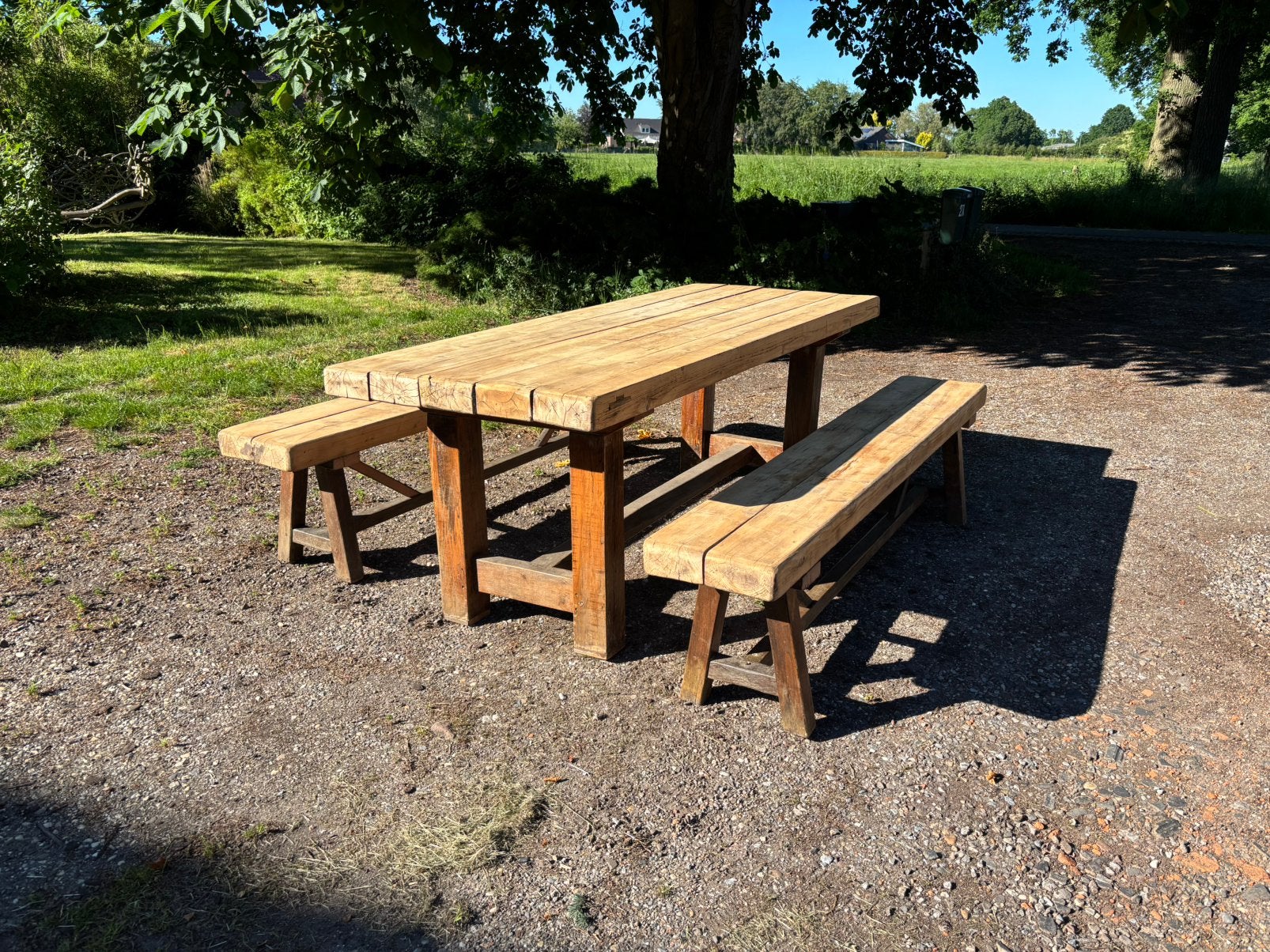 Oude terras bistro set mooi in een serre of overkapping