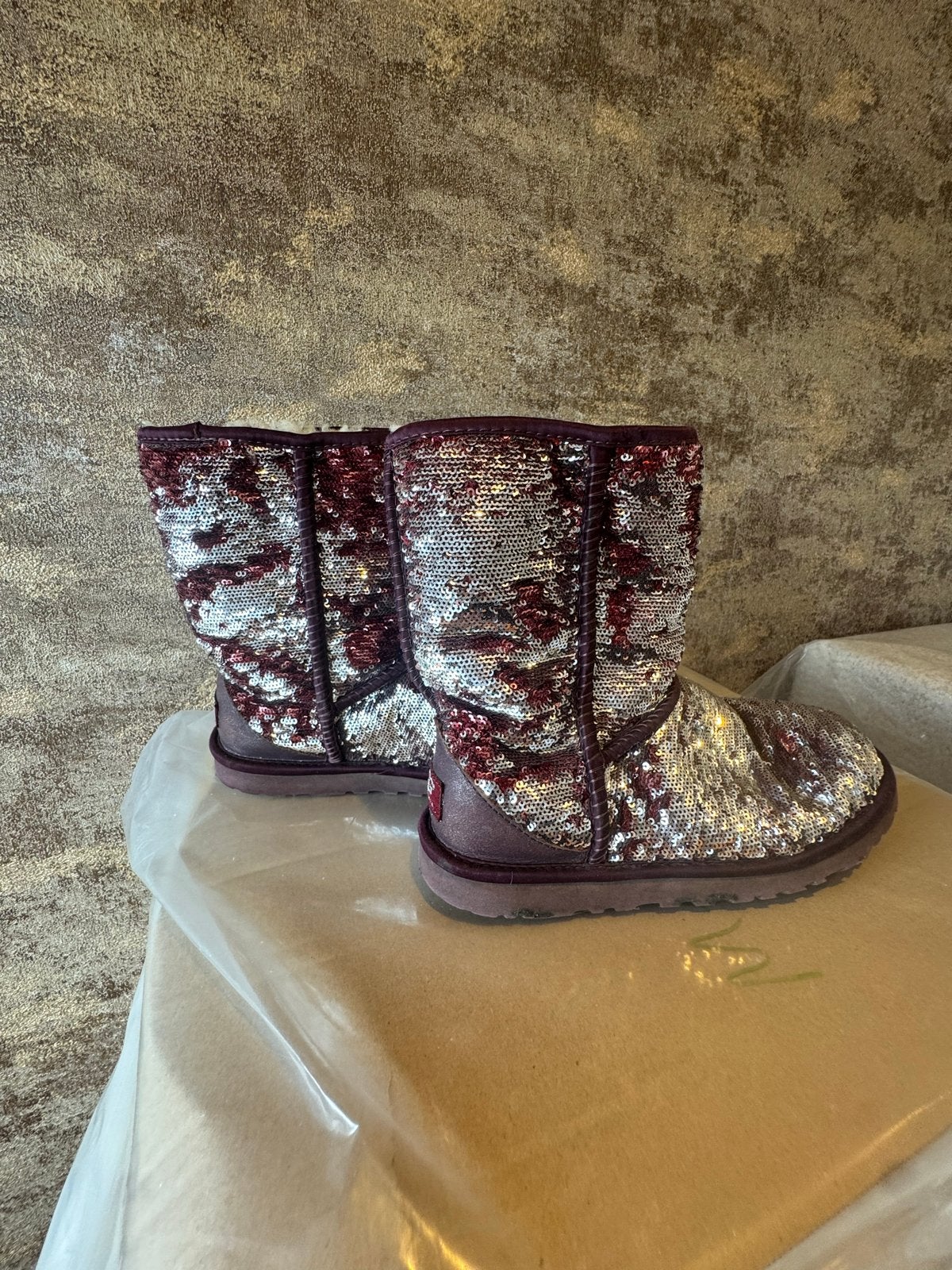 UGG Laarzen met pailletten - Maat 37, Hoge laarzen, Ophalen of Verzenden, Gedragen, Rood