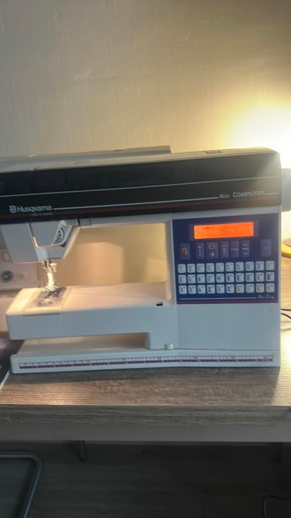 Naaimachine Husqvarna  computer 400, Hobby en Vrije tijd, Ophalen, Gebruikt, Naaimachine, Overige merken
