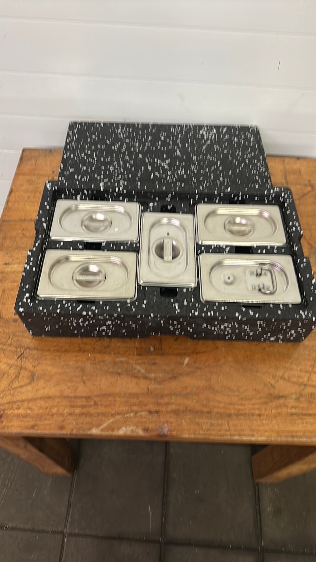 Iso box met kleine gn bakjes, Ophalen, ...., Zo goed als nieuw, ...