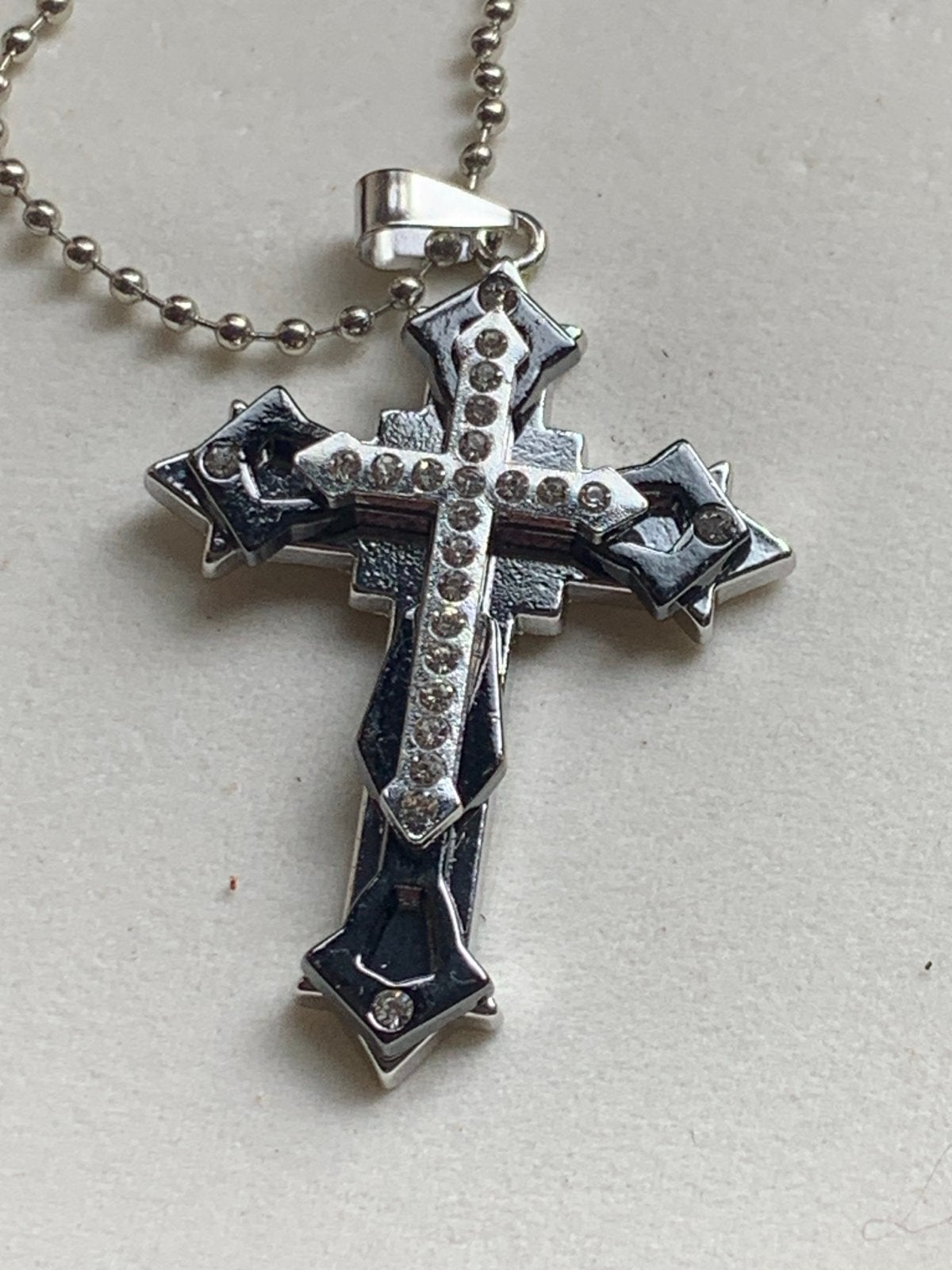 Gaaf kruisje met strass steentjes en ketting, Sieraden, Tassen en Uiterlijk, Nieuw, Ophalen of Verzenden, Zilver, Overige materialen