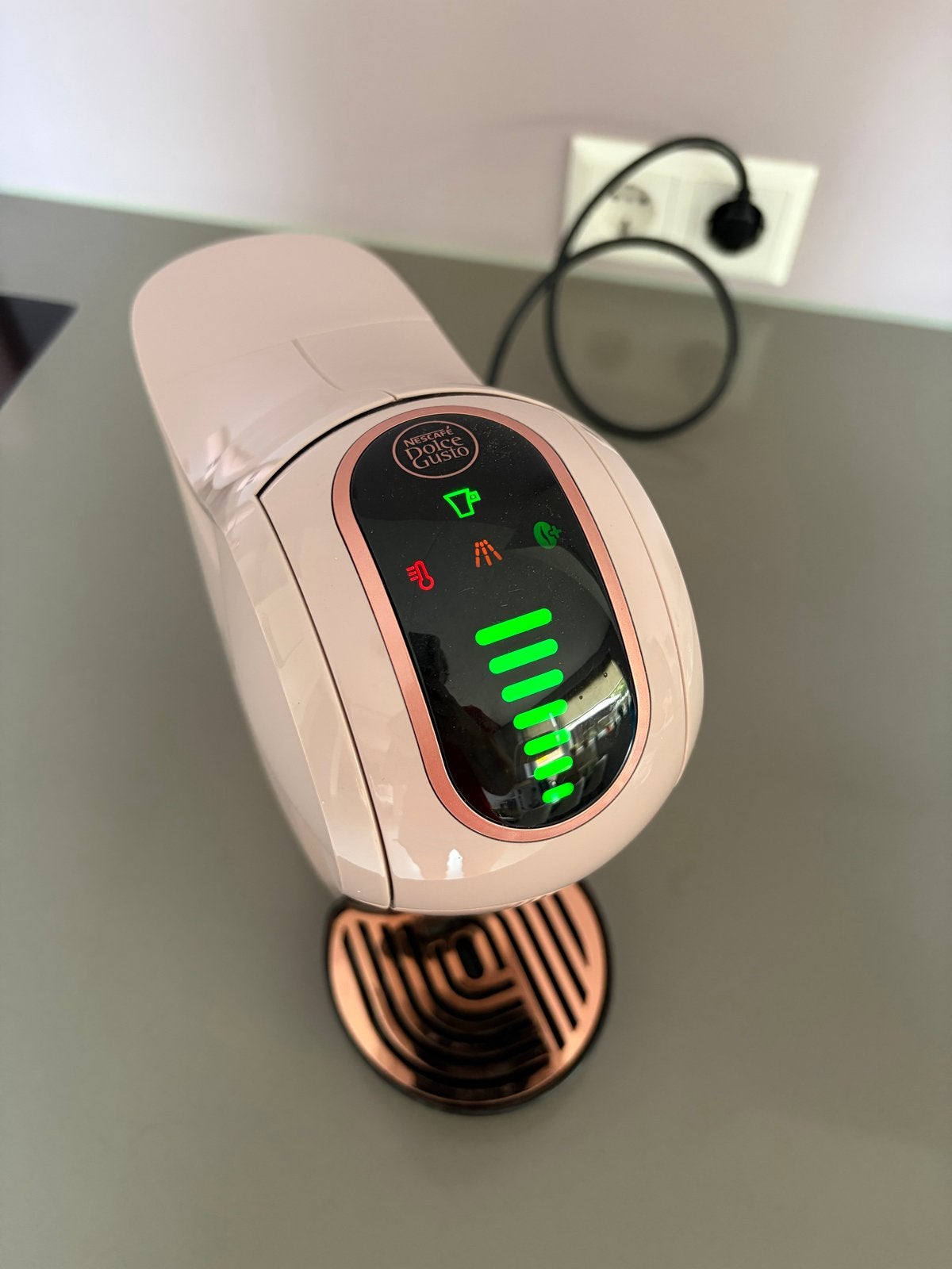 Dolce Gusto Genio S Plus - Roze/Koper limited edition, Witgoed en Apparatuur, Koffiezetapparaten, Gebruikt, Koffiepads en cups