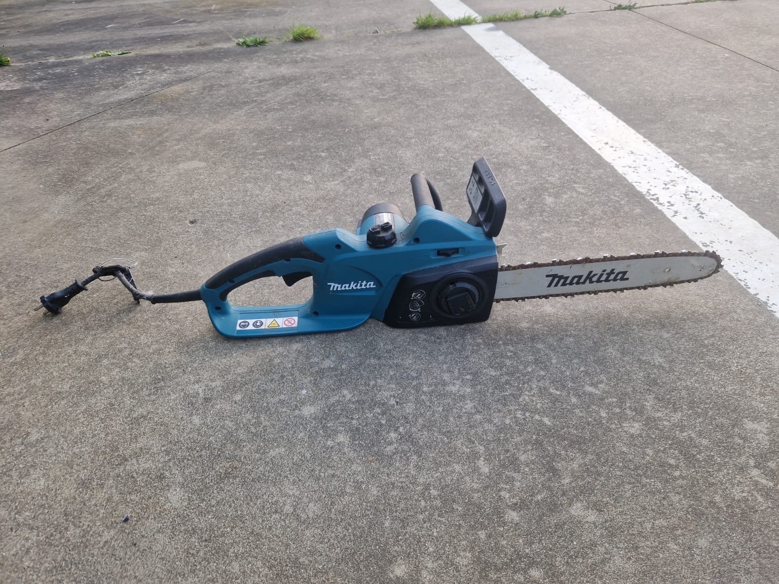 Foto 2 van Makita UC3541A Elektrische Kettingzaag - Krachtig en Betrouw