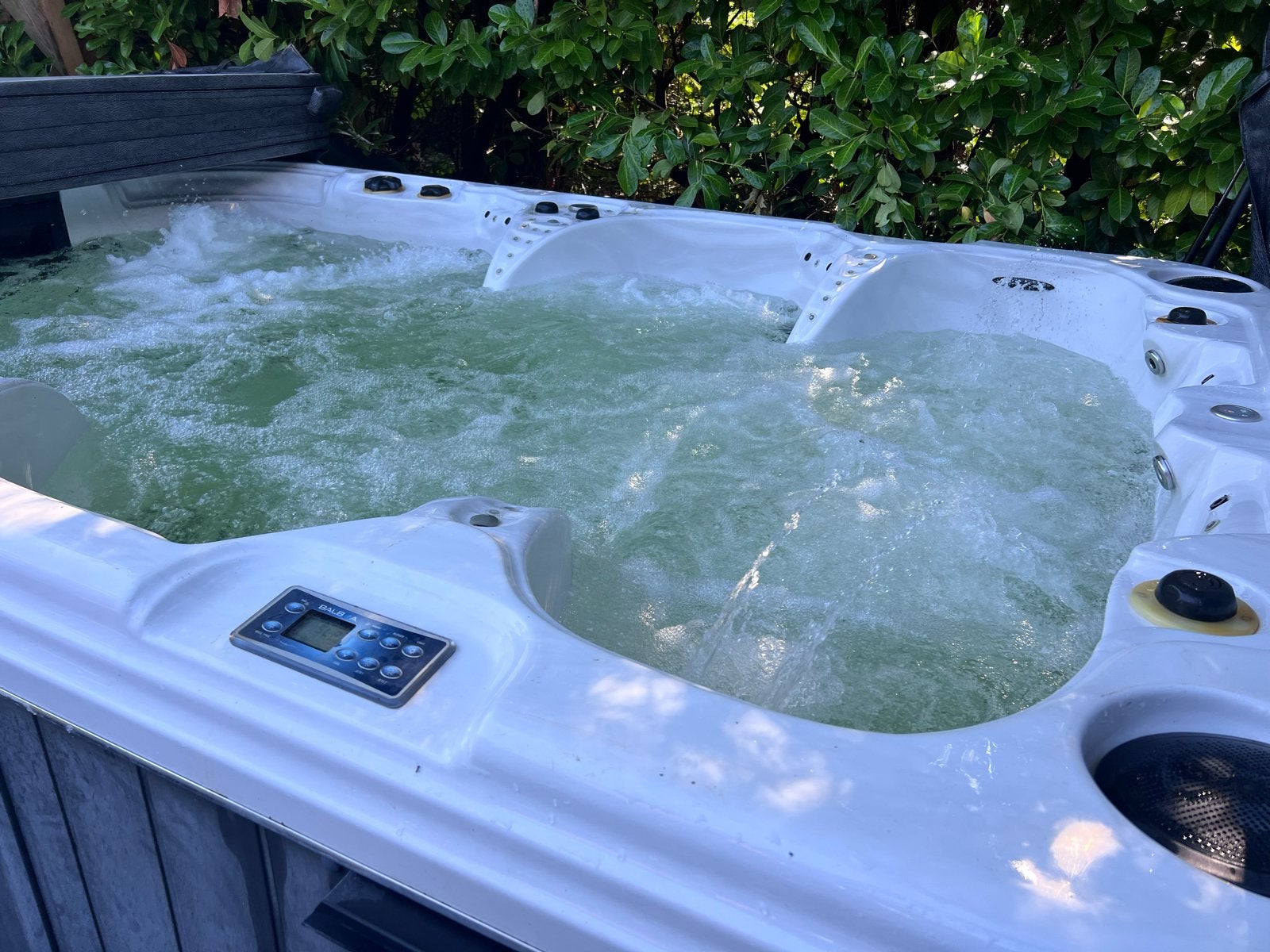 8-persoons Theater Spa Jacuzzi met Warmtepomp, Ophalen, Zo goed als nieuw, Filter, Vast
