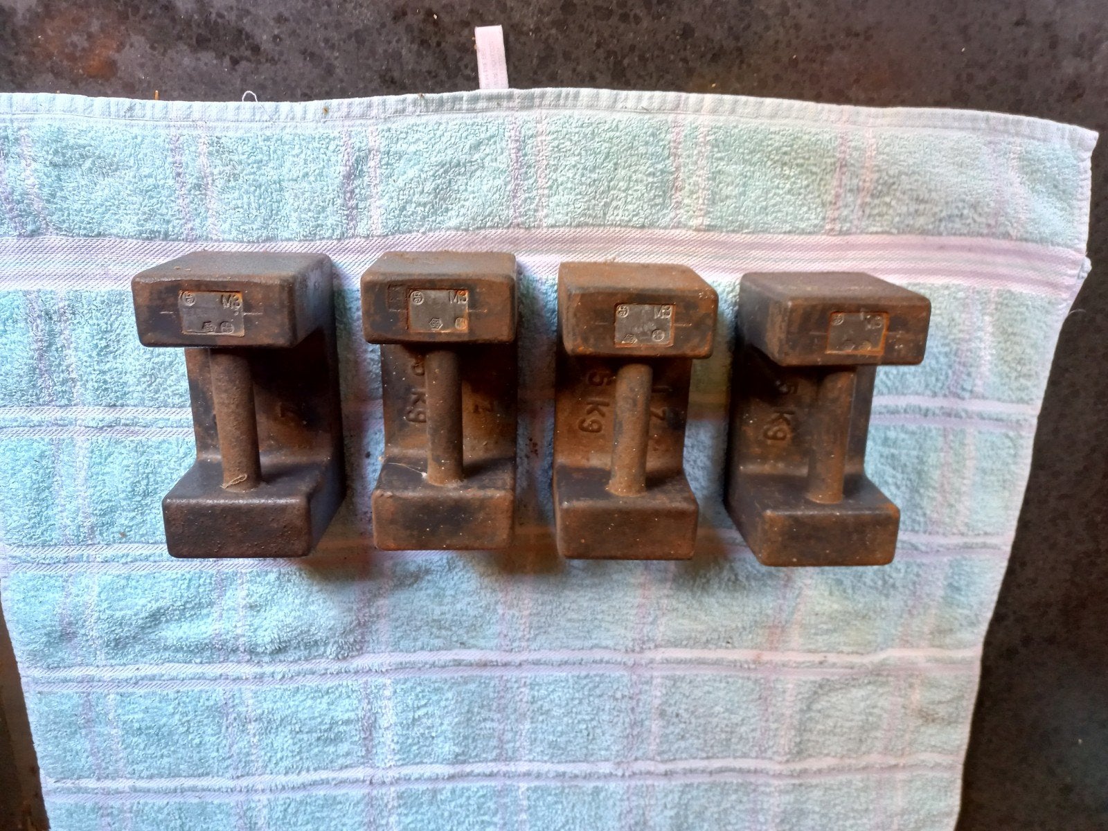 Set van 4 vintage/ antieke gietijzeren blokgewichten, Ophalen