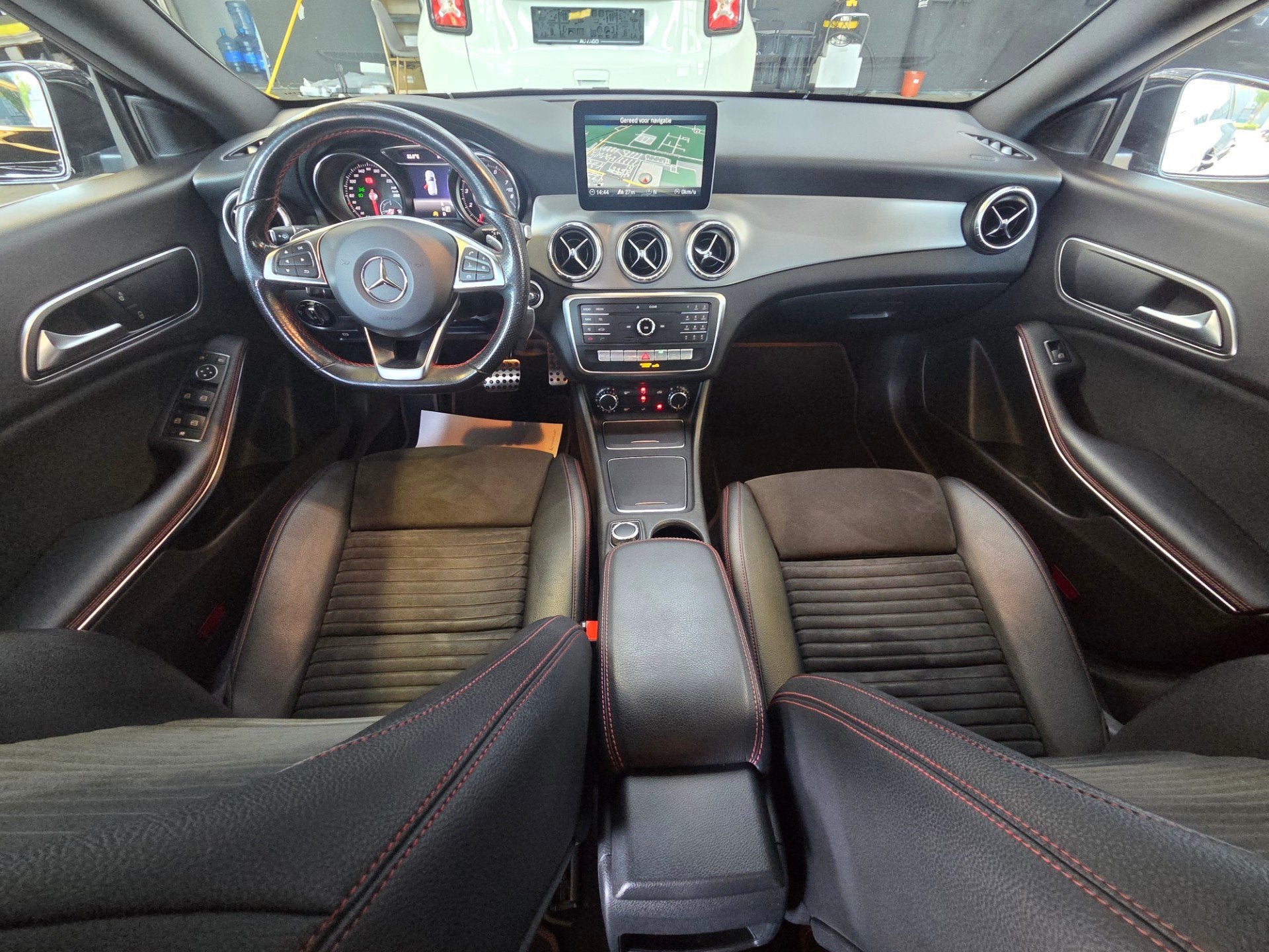 Mercedes-Benz CLA-klasse Shooting Brake 180 Business Solutio, Auto's, 730 kg, Gebruikt, Euro 6, 4 cilinders