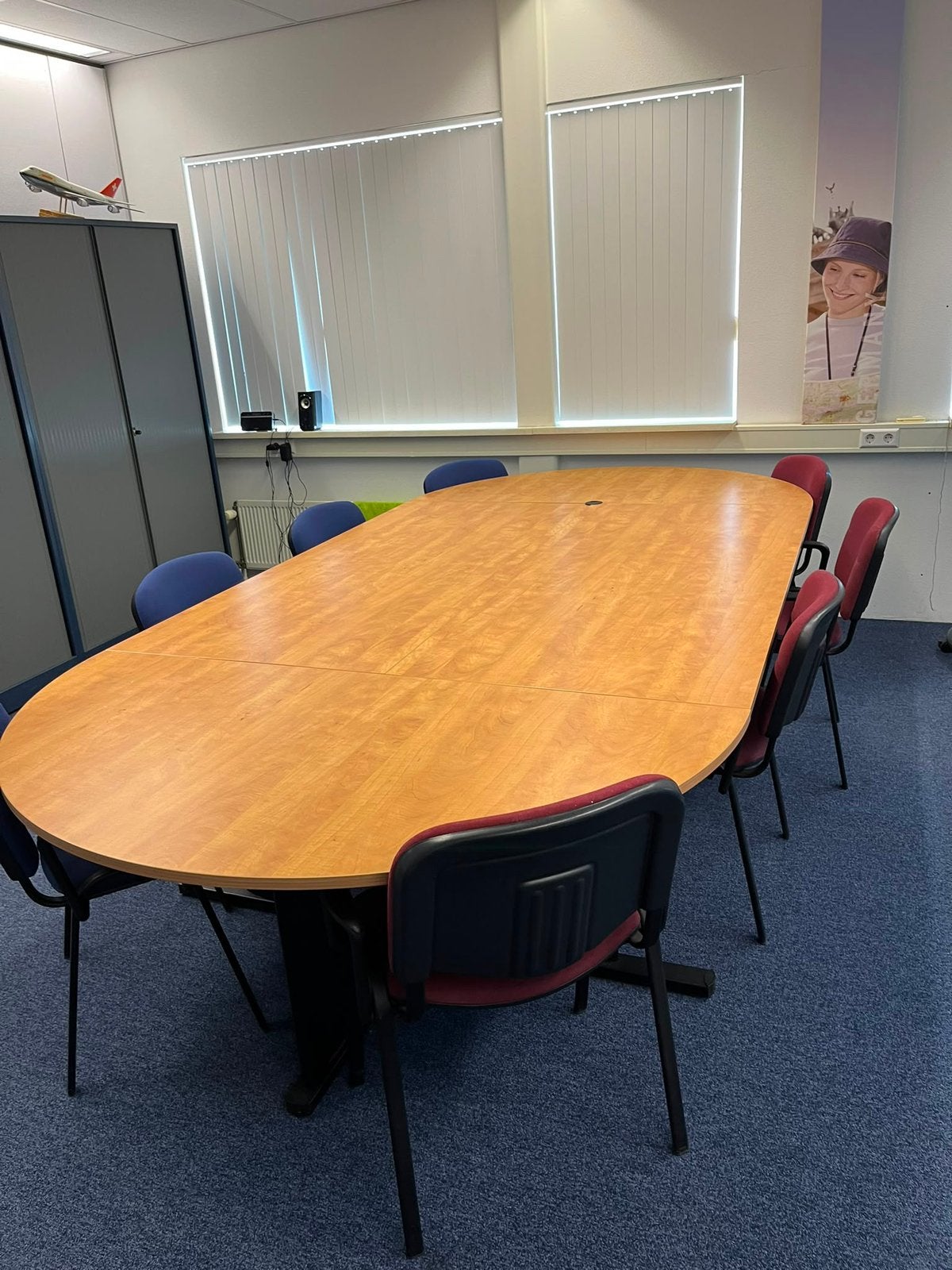 Vergadertafel incl 4x stoel blauw + 4x stoel rood, Huis en Inrichting, Bureaus, Ophalen