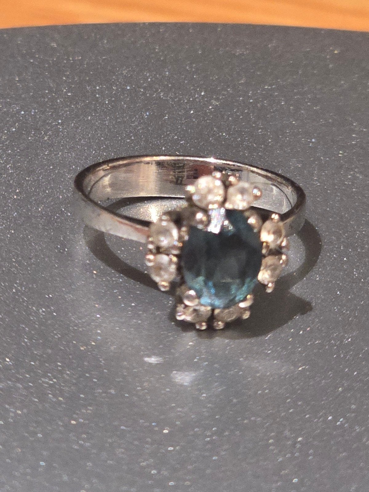 Zilveren ring met blauwe steen en zilvermerk 835, Gebruikt, Ophalen of Verzenden, 17 tot 18, Met edelsteen