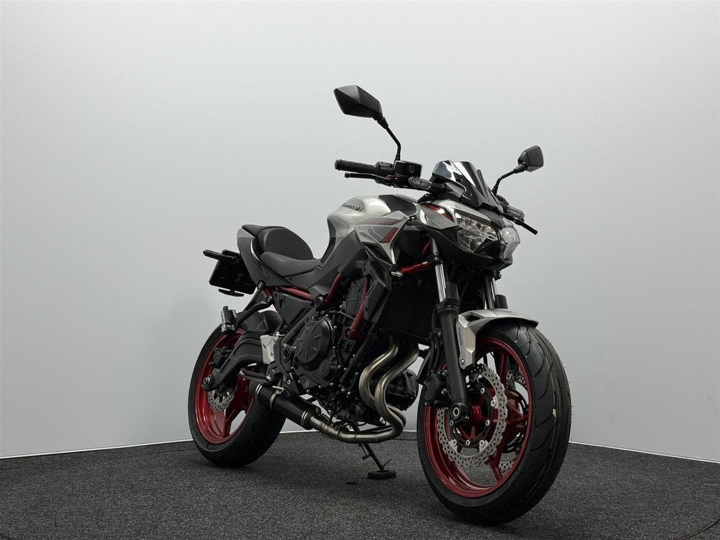 Kawasaki Z650 ABS, Motoren, Motoren | Kawasaki, LED Verlichting, 649 cc, Bedrijf, 12 t/m 35 kW
