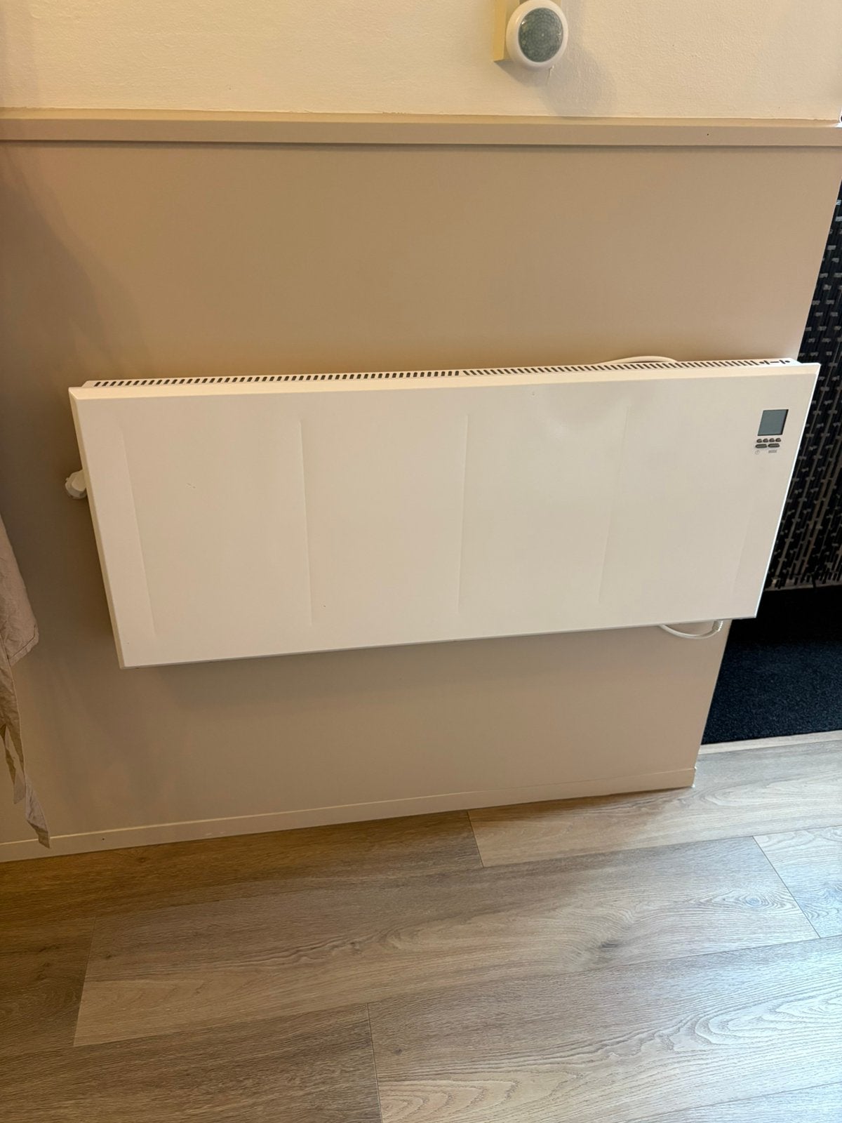 Masterwatt Modern Plus 1500W elektrische radiator z.g.a.n., Doe-het-zelf en Verbouw, Verwarming en Radiatoren, Ophalen, 30 tot 80 cm
