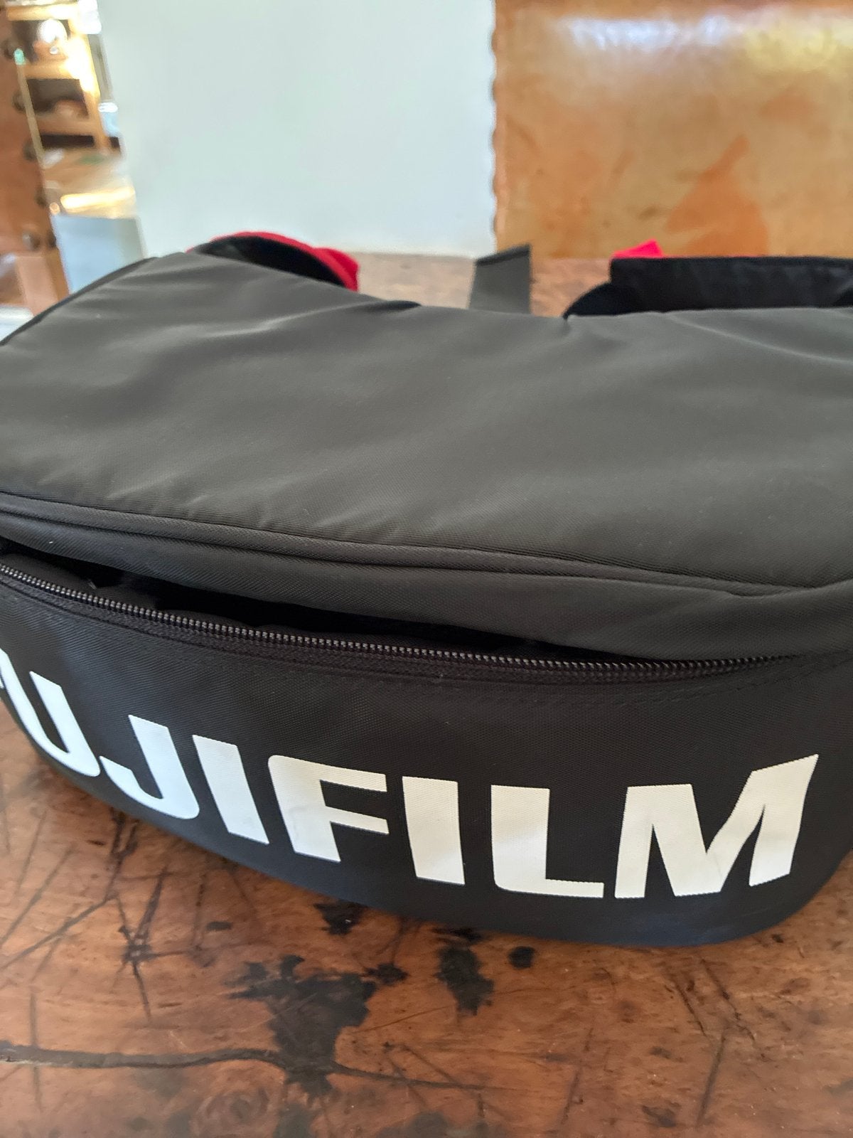 Fujifilm Heuptas/Cameratas - Zwart/Rood, Gebruikt, Gevoerd, Ophalen of Verzenden, Zwart