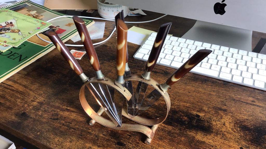 6 fruitmesjes in houder, Antiek en Kunst, Antiek | Bestek, Ophalen of Verzenden